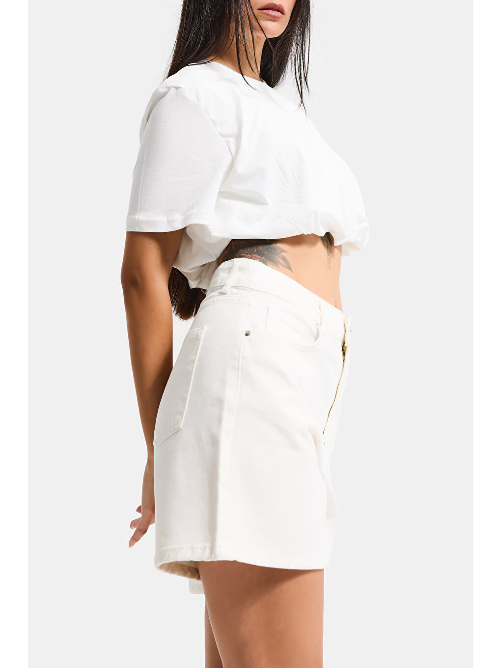 Kadın Kırık Beyaz Diana 7s6-101 Mom Fit Midi Boy Denim Şort-4