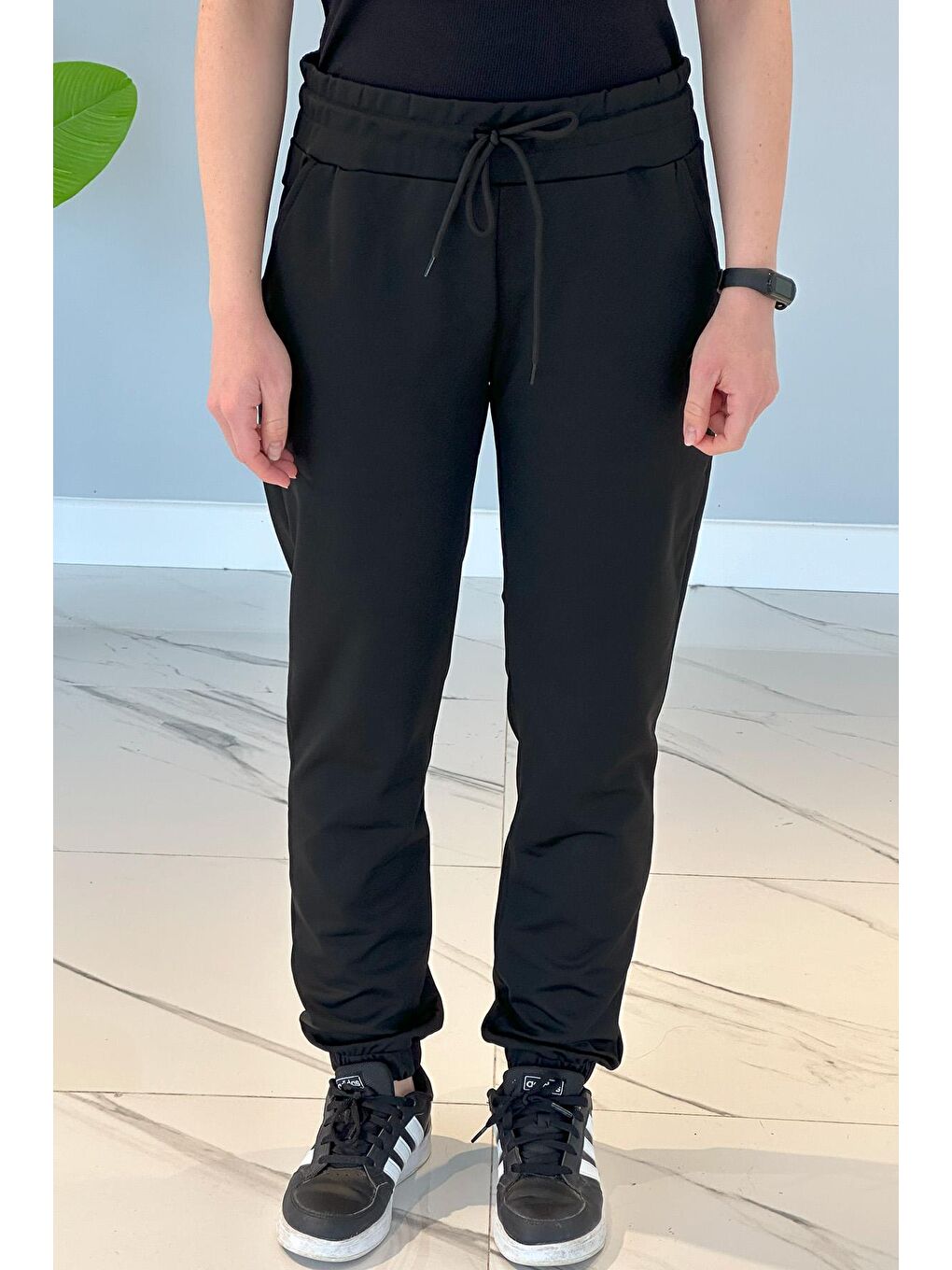 Kadın Dalgıç Kumaş Paçası Lastikli Pantolon Görünümlü Eşofman Altı  Siyah-1