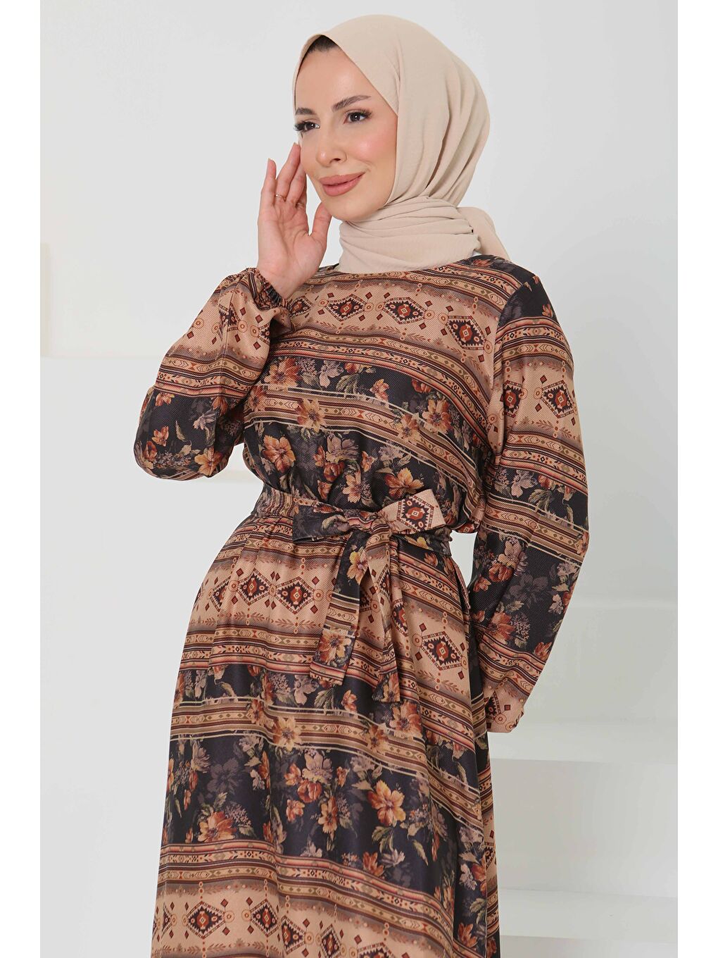 Çiçek Desenli Kuşaklı Elbise Siyah - 27105-1