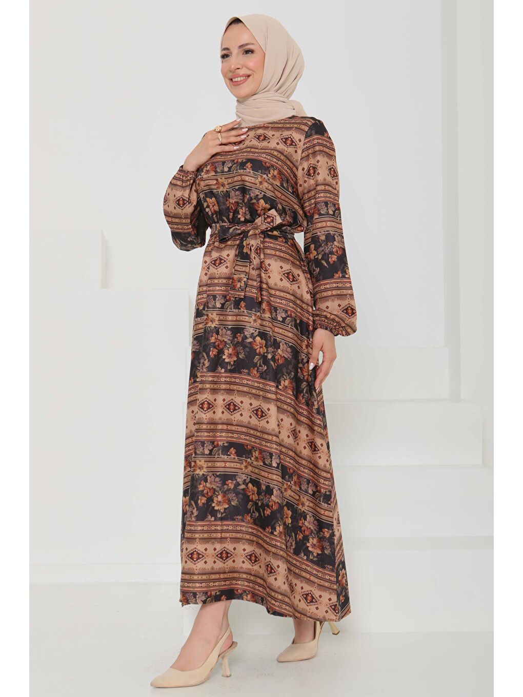 Çiçek Desenli Kuşaklı Elbise Siyah - 27105-5