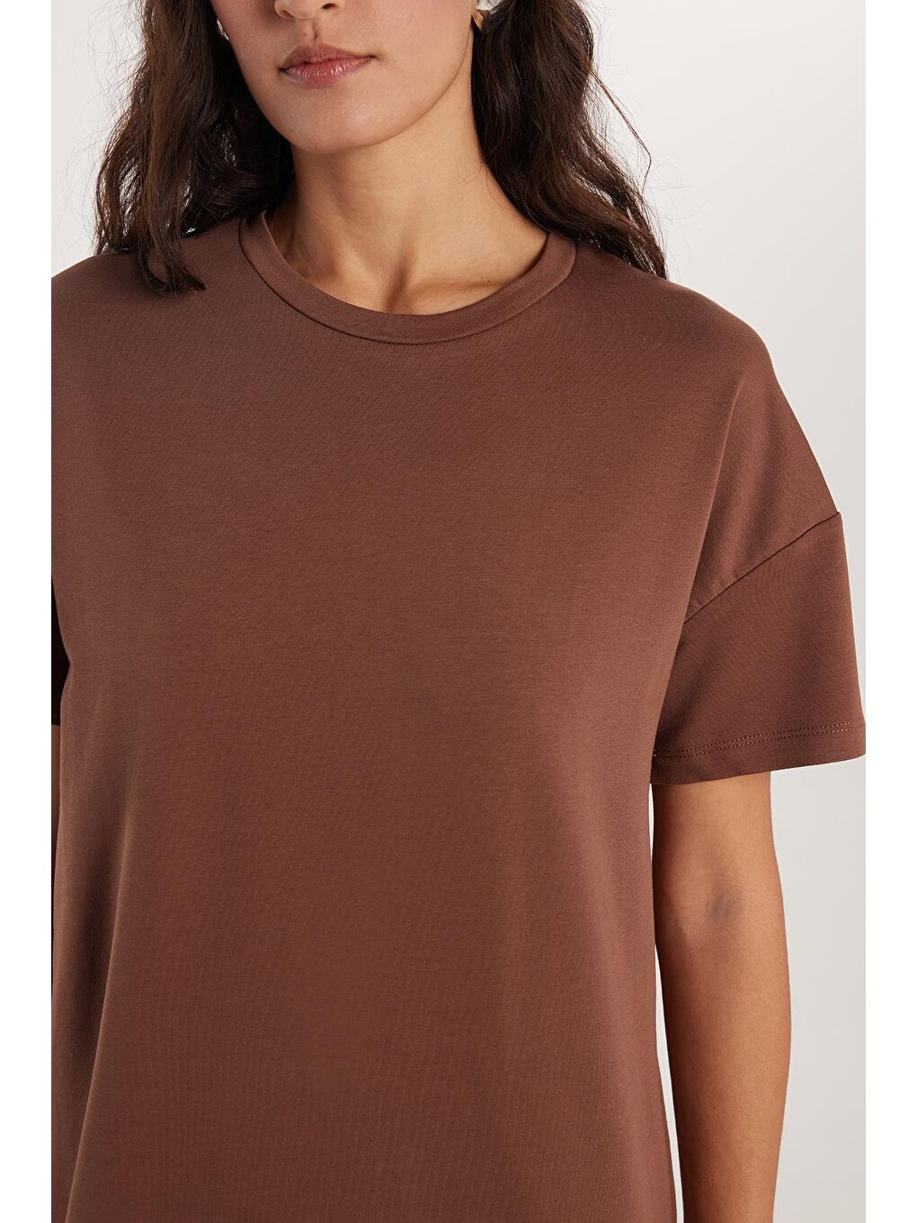 Kadın Regular Fit Kısa Kollu Esnek Kumaş Cepli Bisiklet Yaka Kahverengi Elbise-2