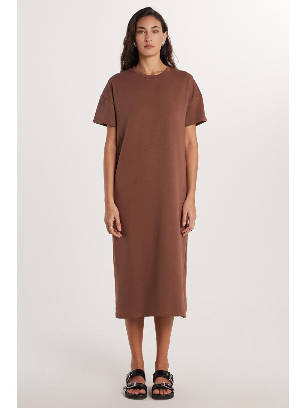 Kadın Regular Fit Kısa Kollu Esnek Kumaş Cepli Bisiklet Yaka Kahverengi Elbise-3