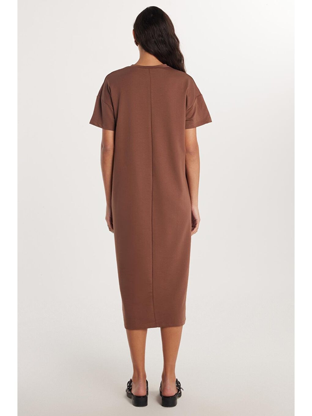 Kadın Regular Fit Kısa Kollu Esnek Kumaş Cepli Bisiklet Yaka Kahverengi Elbise-4