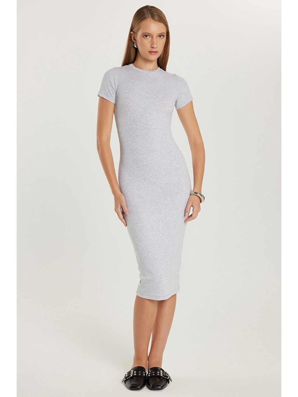 Kadın Standart Fit Bisiklet Yaka Kısa Kollu Modal Kumaş Midi Boy Gri Elbise