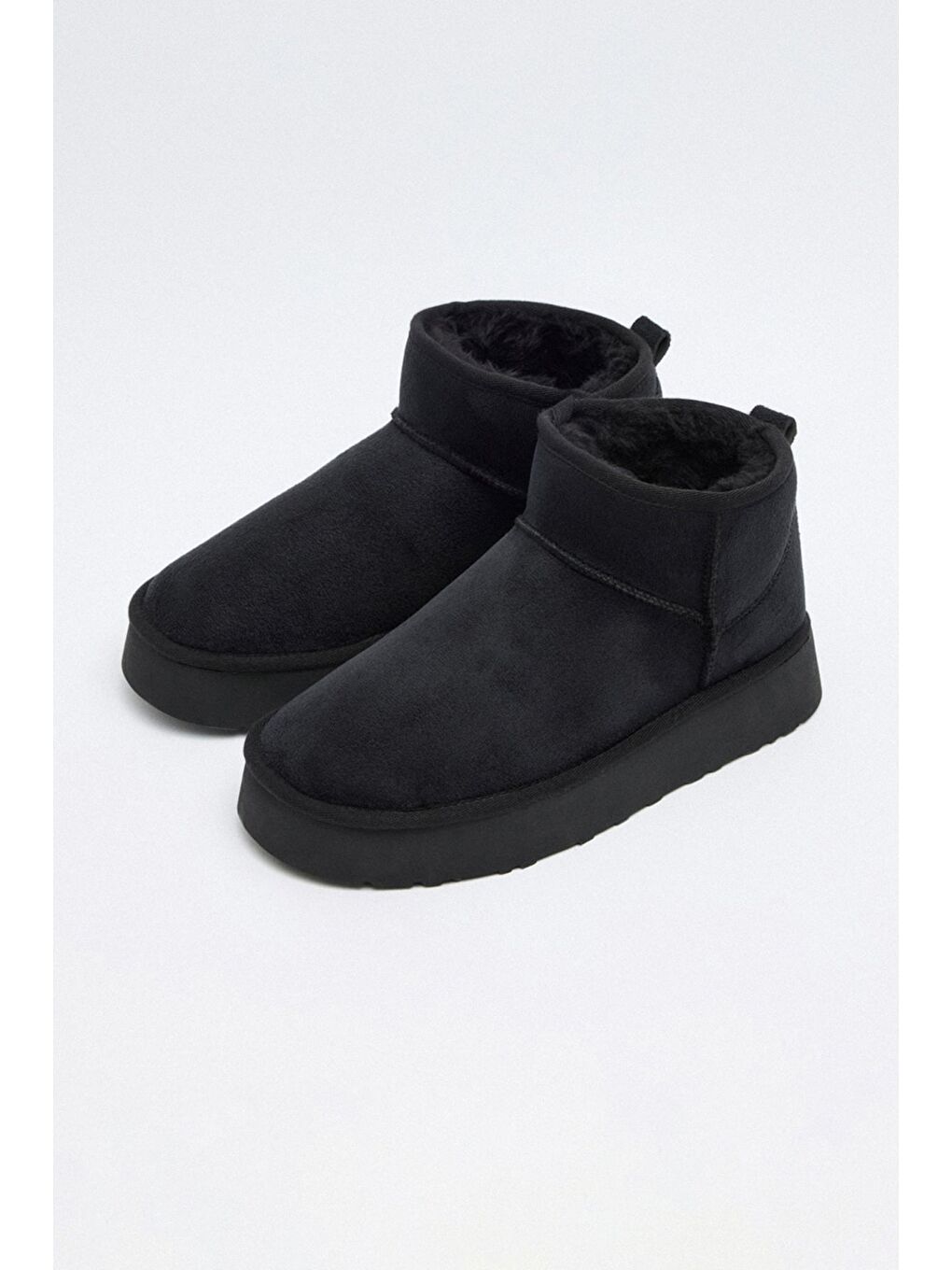 Siyah İçi Kürklü Kalın Taban Kısa Süet Bot