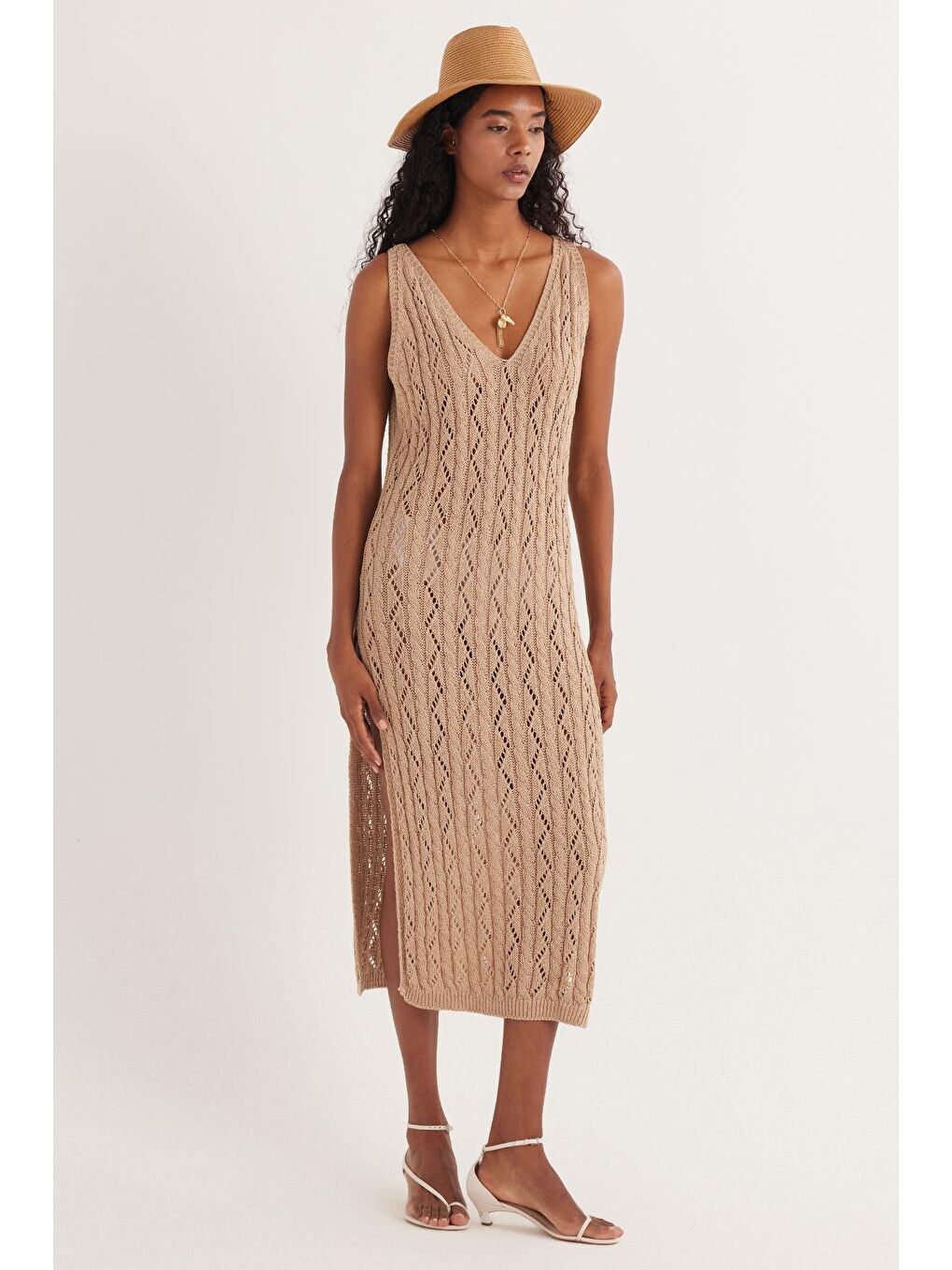 Kadın Standart Fit Akrilik Örme Desenli V Yaka Asklı Kahverengi Plaj Elbise-1
