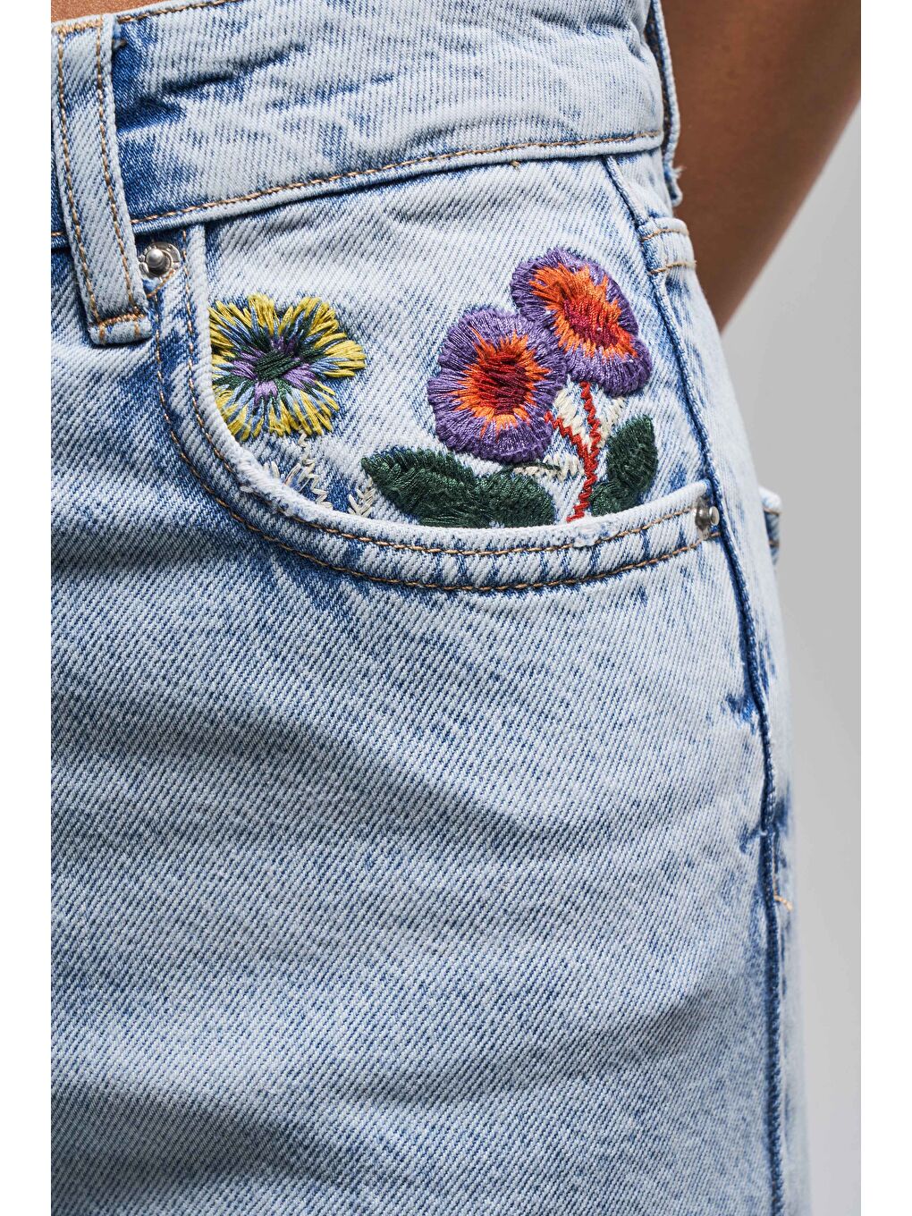 Mavi Kadın Ice Jean Rengi 4s5-3 Straight Fit Çiçek Nakışlı %100 Pamuk İç Boy 80 Cm Tasarım Denim Jean-2