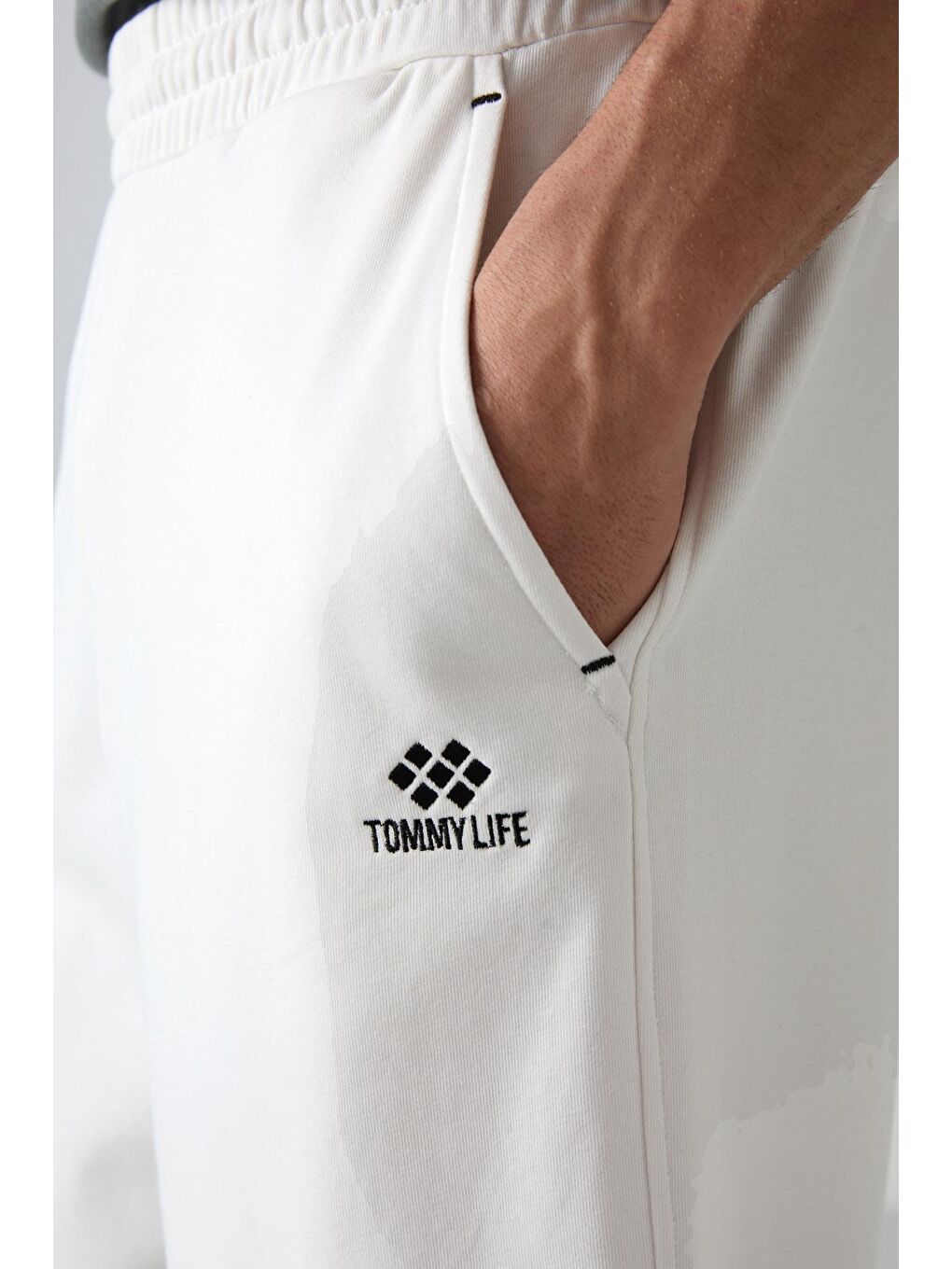 TOMMYLIFE Ekru Pamuklu Kalın Yumuşak Dokulu Comfort Fit Baskılı Erkek Şort - 81266 - 2