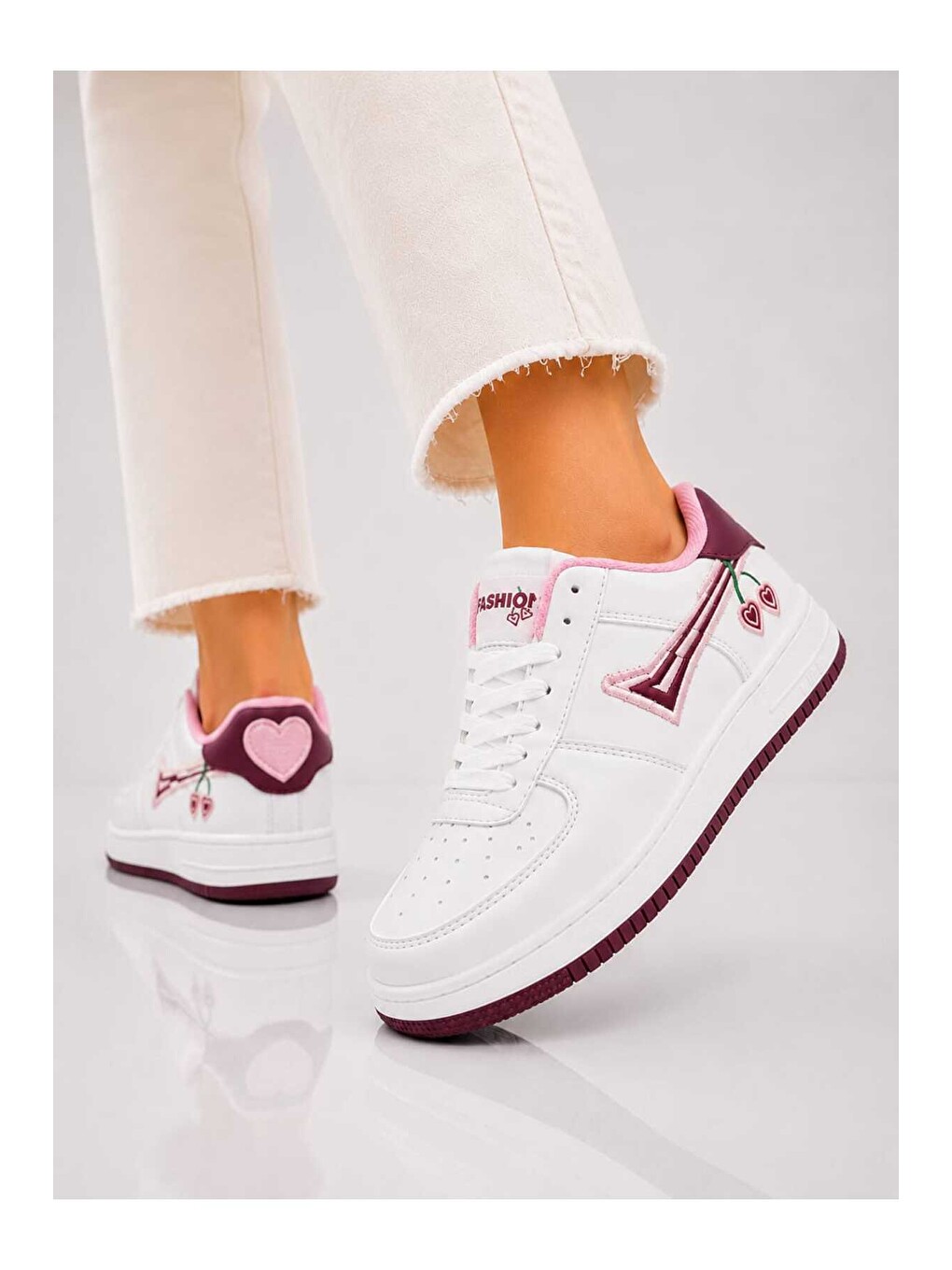 Beyaz Kadın Trend Kiraz İşlemeli Casual Sneaker, Nakış Detaylı Konforlu Günlük Ayakkabı-3