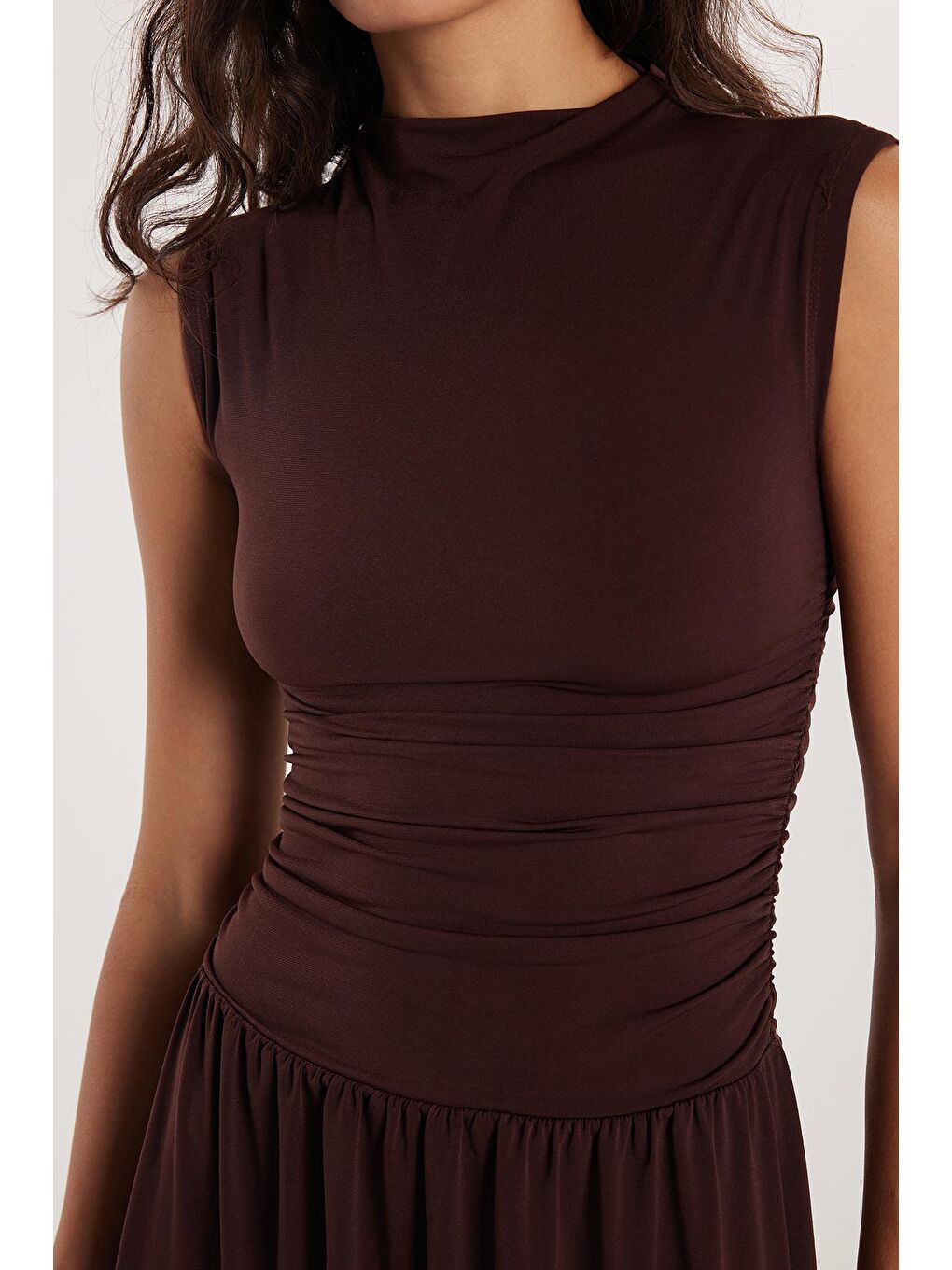 Kadın Slim Fit Dar Kesim Kahverengi Kolsuz Bisiklet Yaka Midi Boy Elbise-1