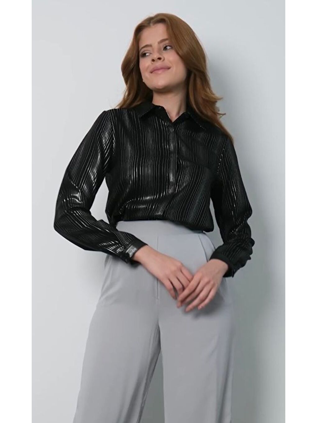 Siyah Varaklı İç Göstermeyen Özel Gün Kadın Gömleği-1