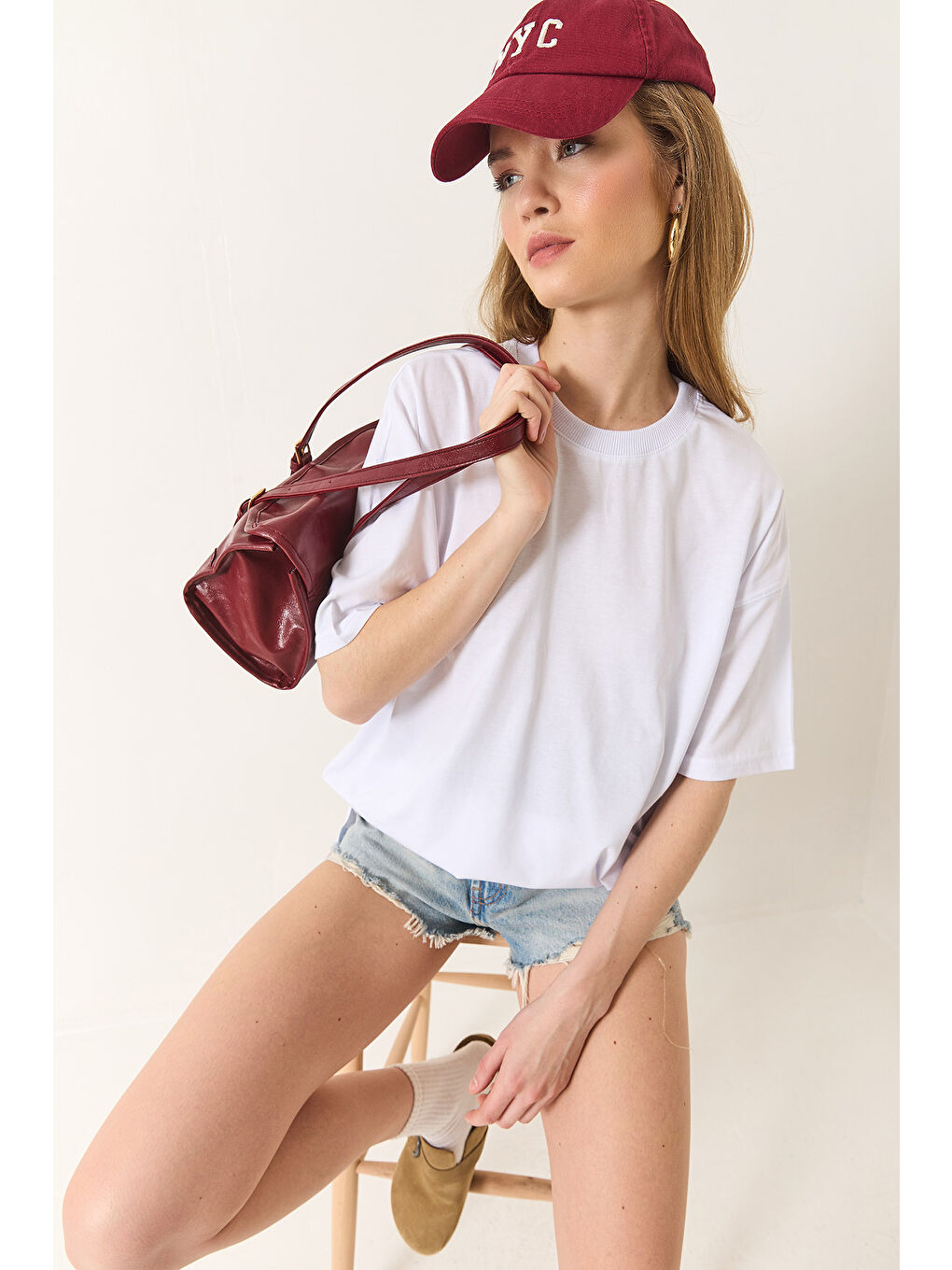 Beyaz Kadın % Organik Pamuk Relaxed Fit Yırtmaçlı Yuvarlak Yakalı T-Shirt-1