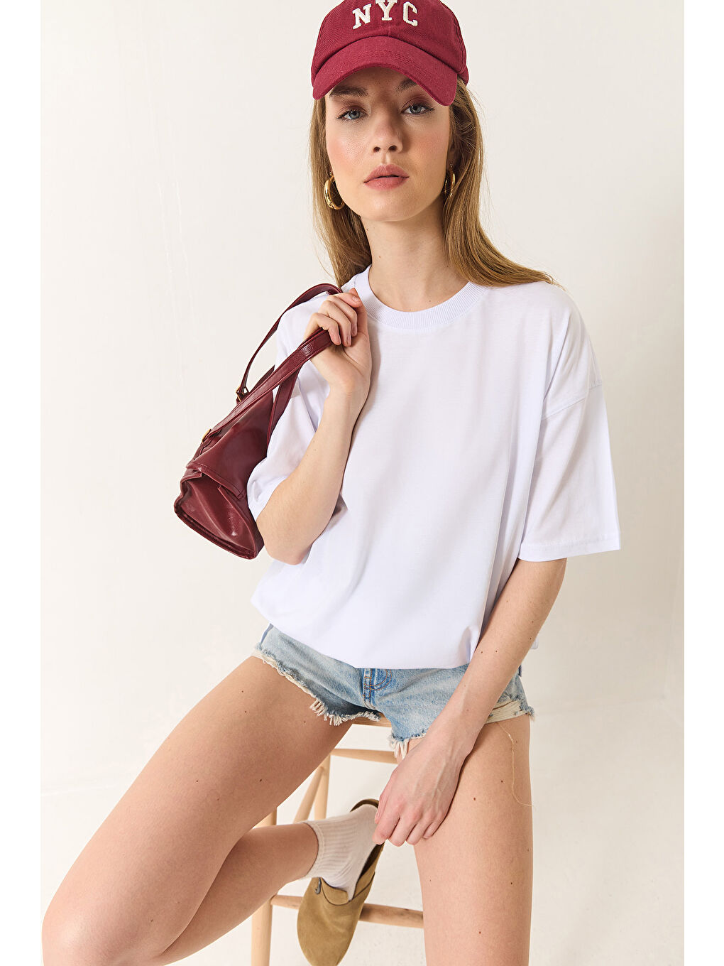 Beyaz Kadın % Organik Pamuk Relaxed Fit Yırtmaçlı Yuvarlak Yakalı T-Shirt-2