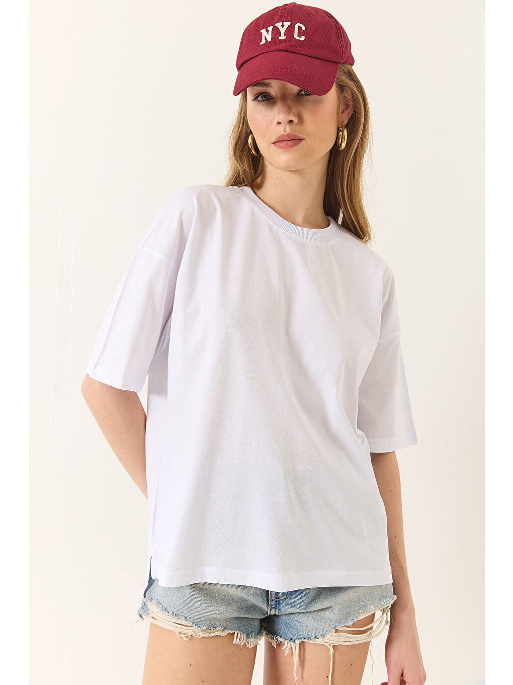 Beyaz Kadın % Organik Pamuk Relaxed Fit Yırtmaçlı Yuvarlak Yakalı T-Shirt-4