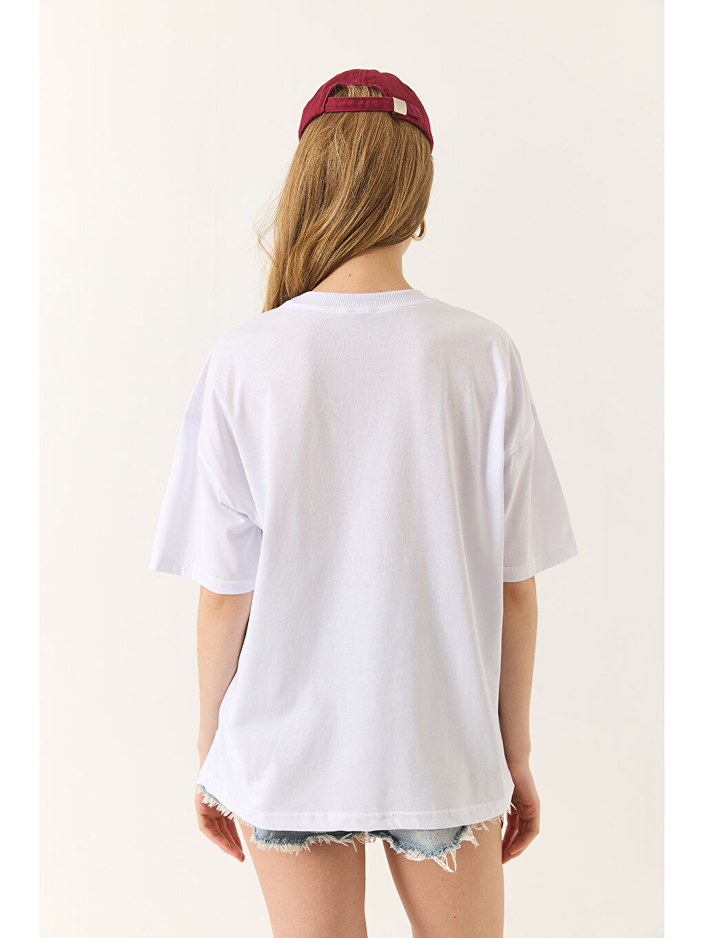 Beyaz Kadın % Organik Pamuk Relaxed Fit Yırtmaçlı Yuvarlak Yakalı T-Shirt-7