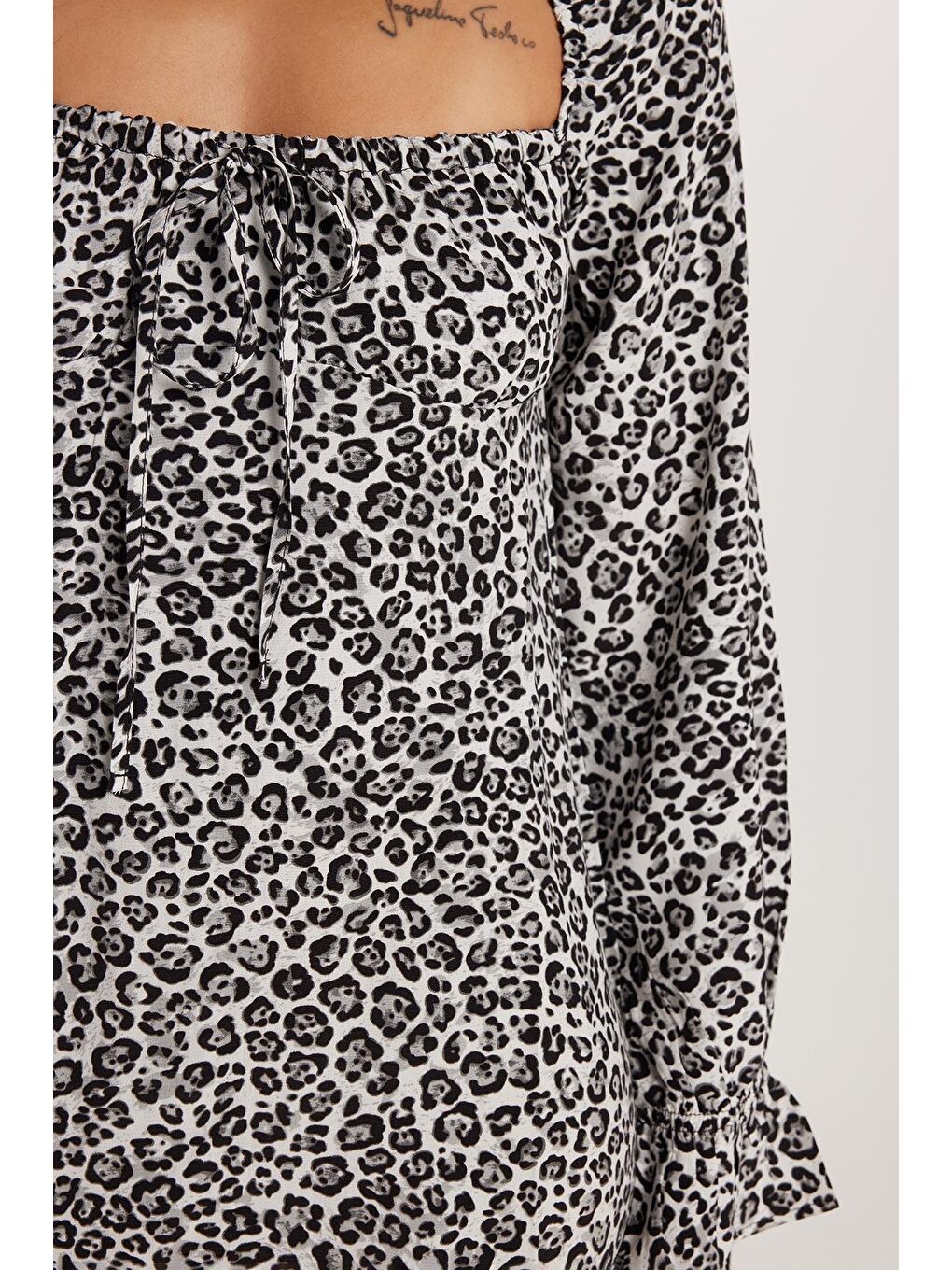 Beyaz Kadın Standart Fit Uzun Kollu Bağlama Detaylı Kare Yaka Desenli Elbise-2