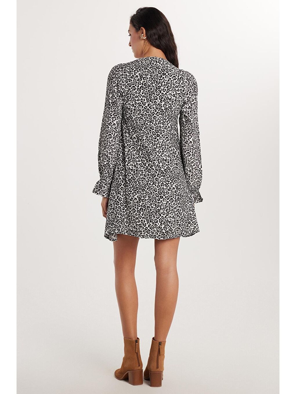 Beyaz Kadın Standart Fit Uzun Kollu Bağlama Detaylı Kare Yaka Desenli Elbise-4