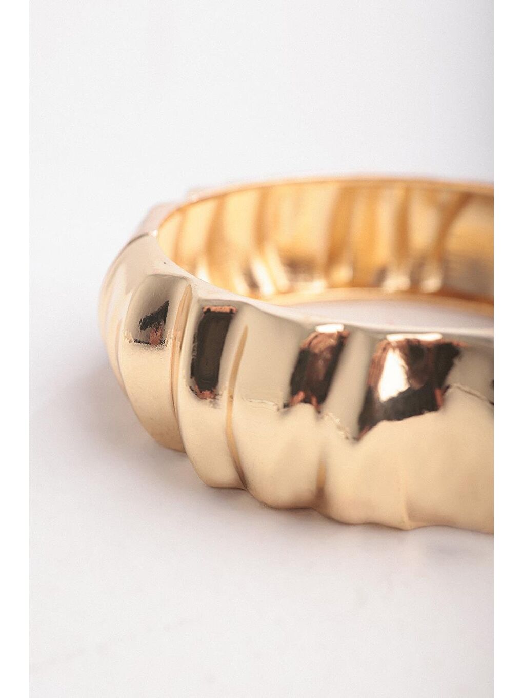 Sarı Gold Tırtıklı Kadın Kelepçe Bileklik-1