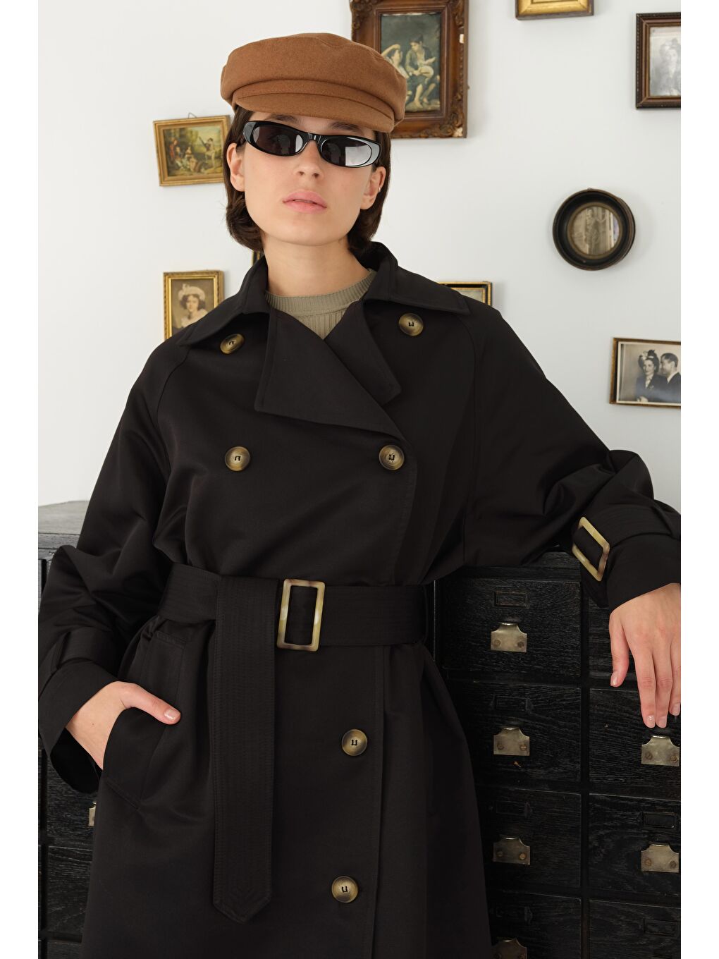 Kemeri Tokalı Trençkot Siyah-4