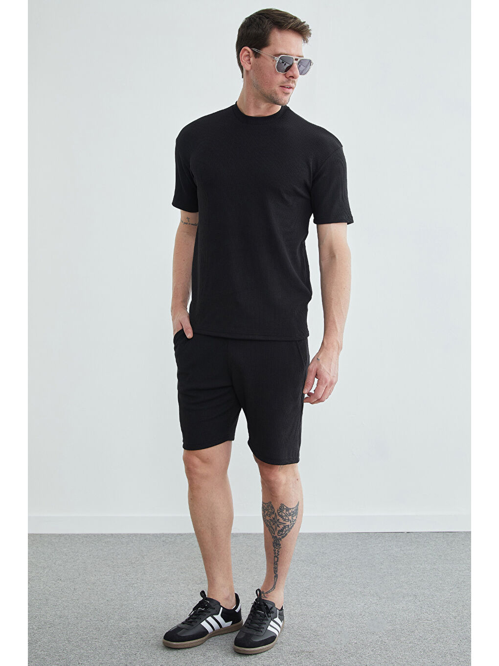 Siyah Beli Lastikli Fitilli Şort-2