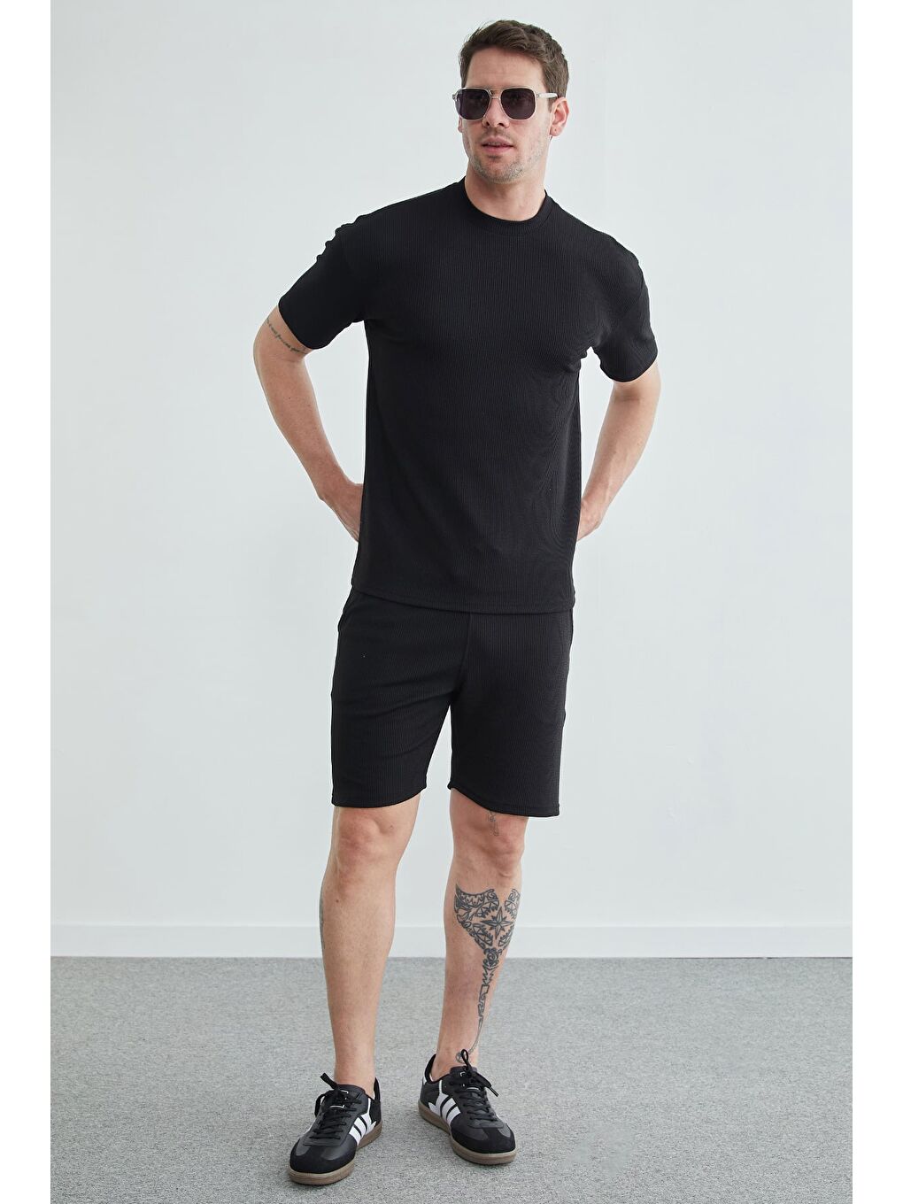 Siyah Beli Lastikli Fitilli Şort-3