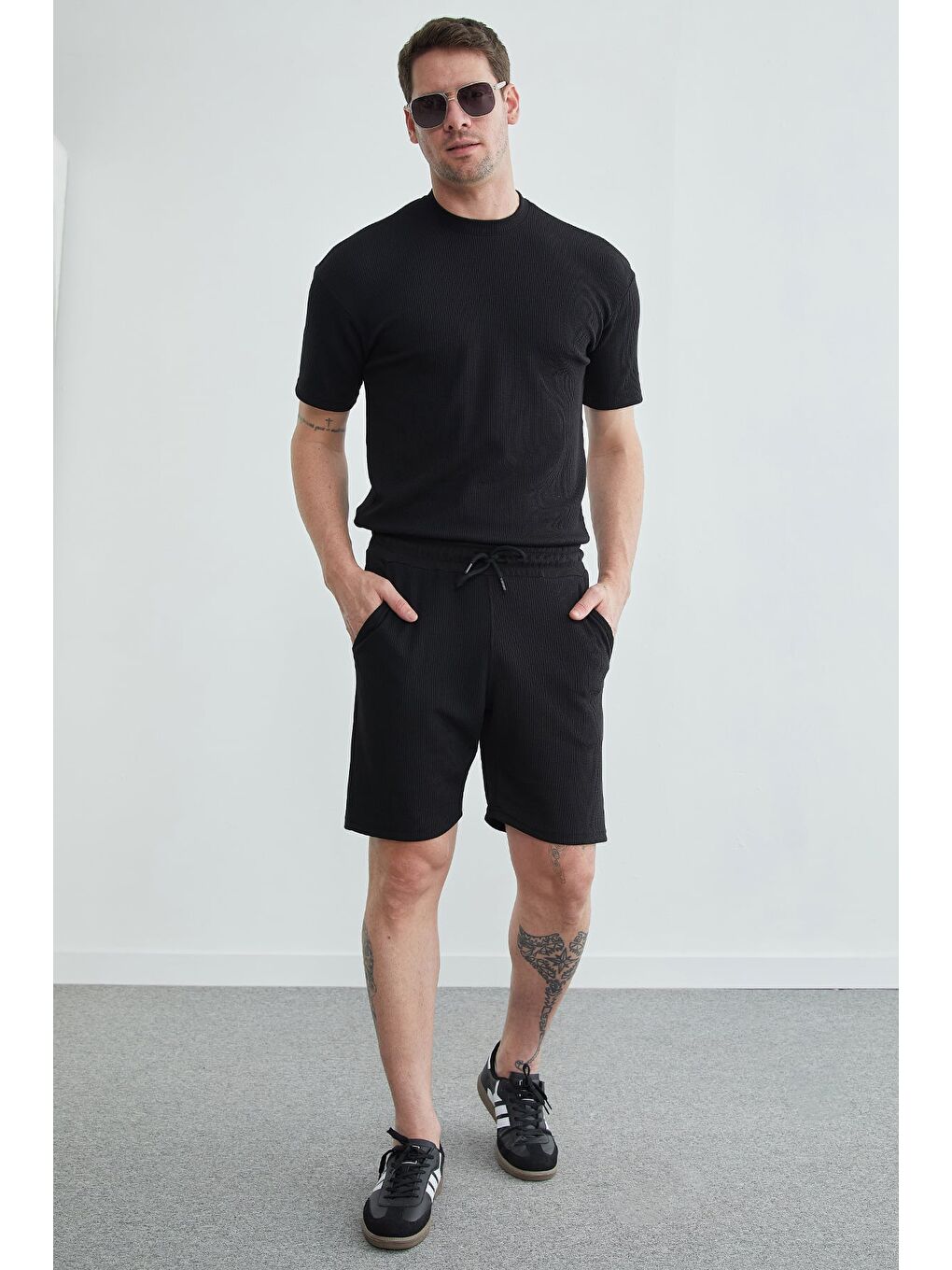 Siyah Beli Lastikli Fitilli Şort-4