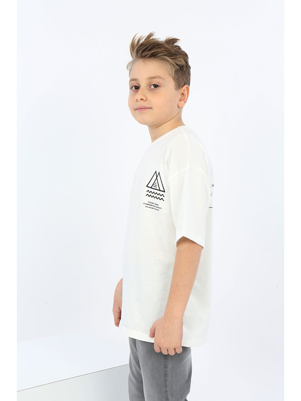 Ekru Erkek Çocuk Göğsü Üçgen Nakışlı Tişört-2