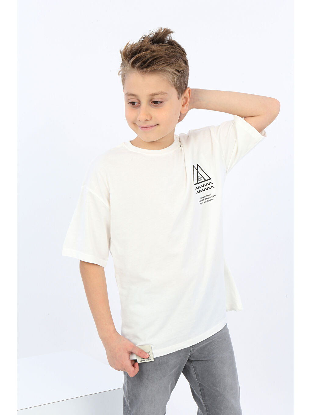 Ekru Erkek Çocuk Göğsü Üçgen Nakışlı Tişört-3