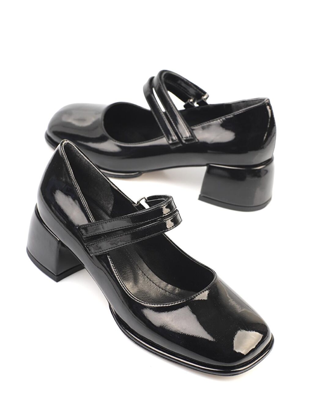 Siyah Küt Burunlu Çift Tokalı Ayakkabı