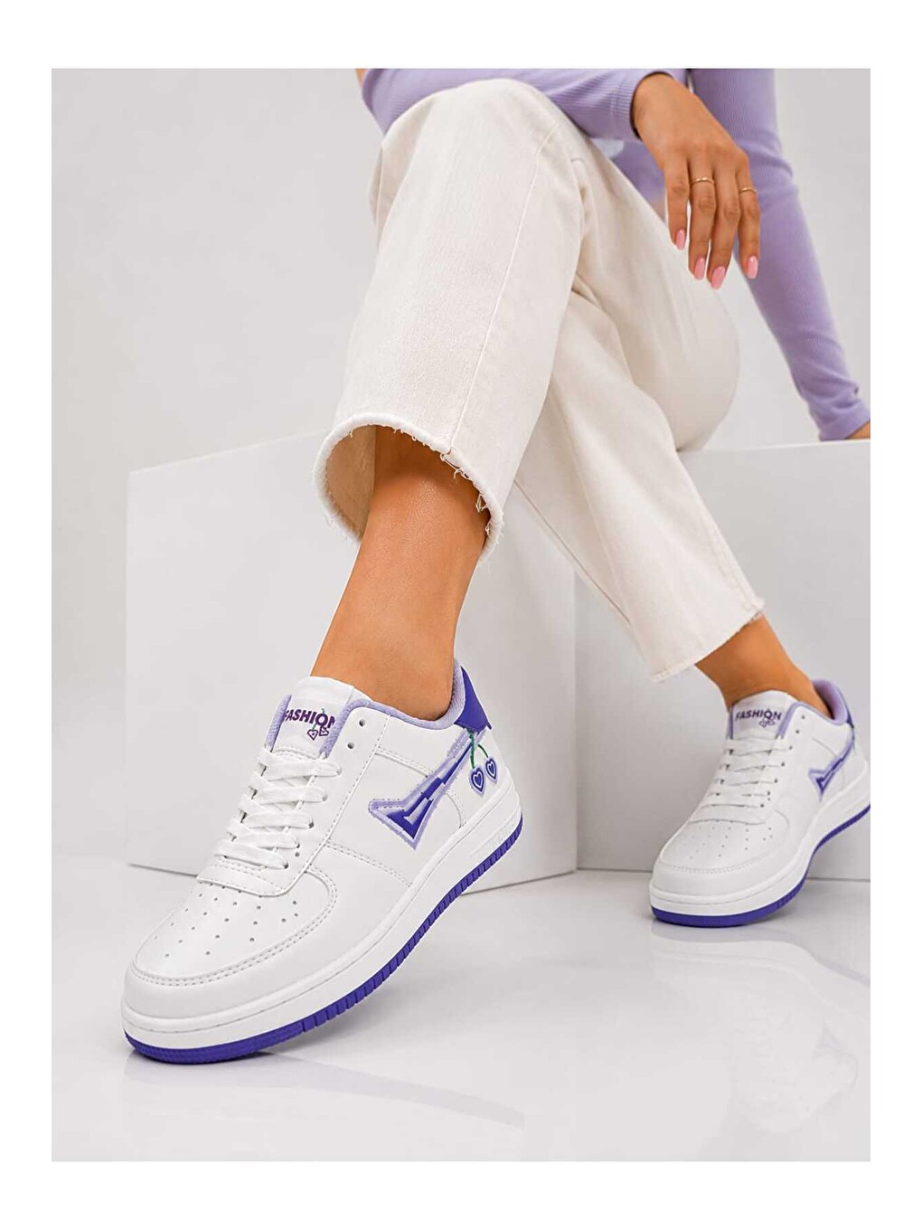 Beyaz Kadın Trend Kiraz İşlemeli Casual Sneaker, Nakış Detaylı Konforlu Günlük Ayakkabı-3