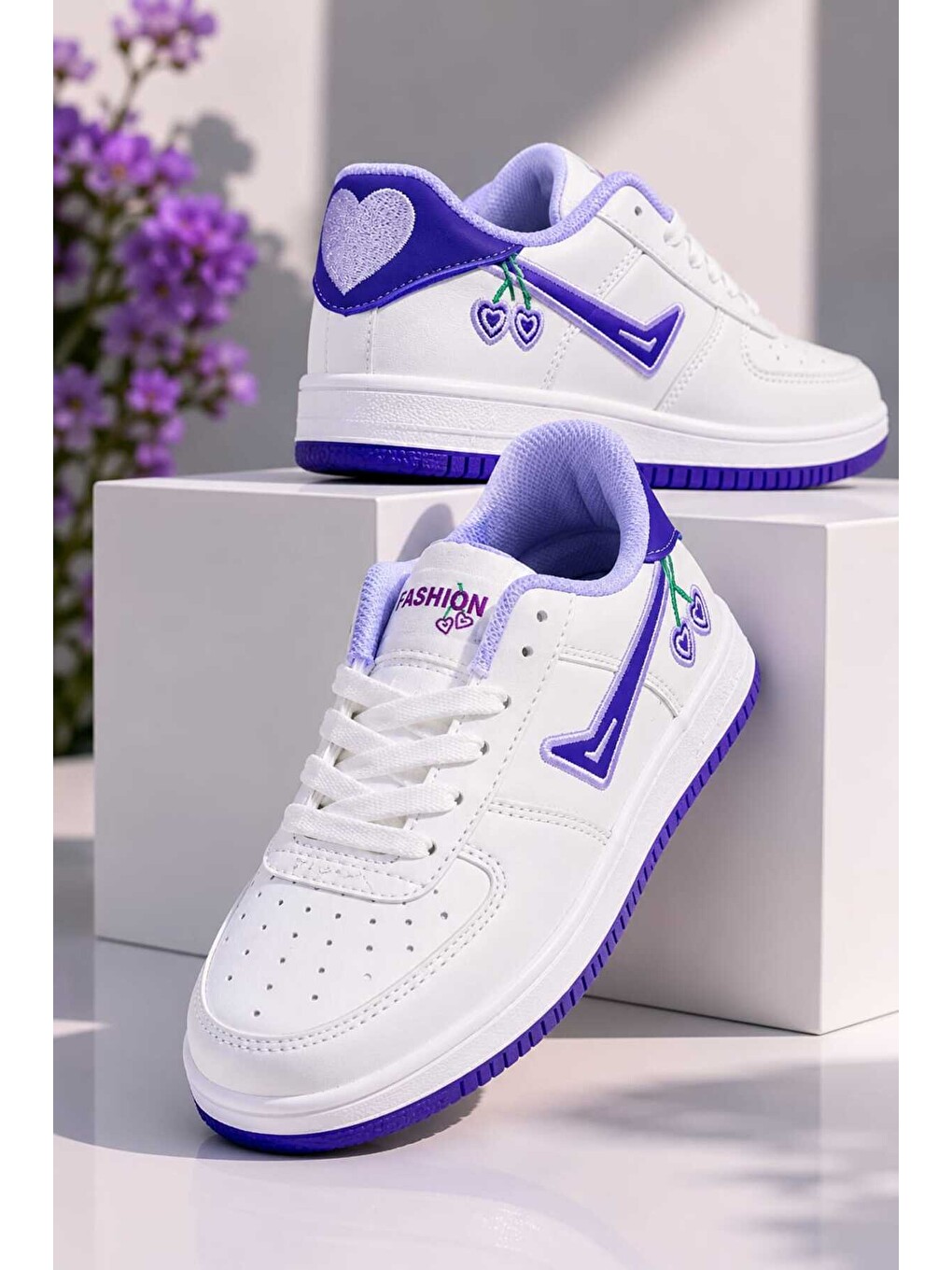 Beyaz Kadın Trend Kiraz İşlemeli Casual Sneaker, Nakış Detaylı Konforlu Günlük Ayakkabı-4