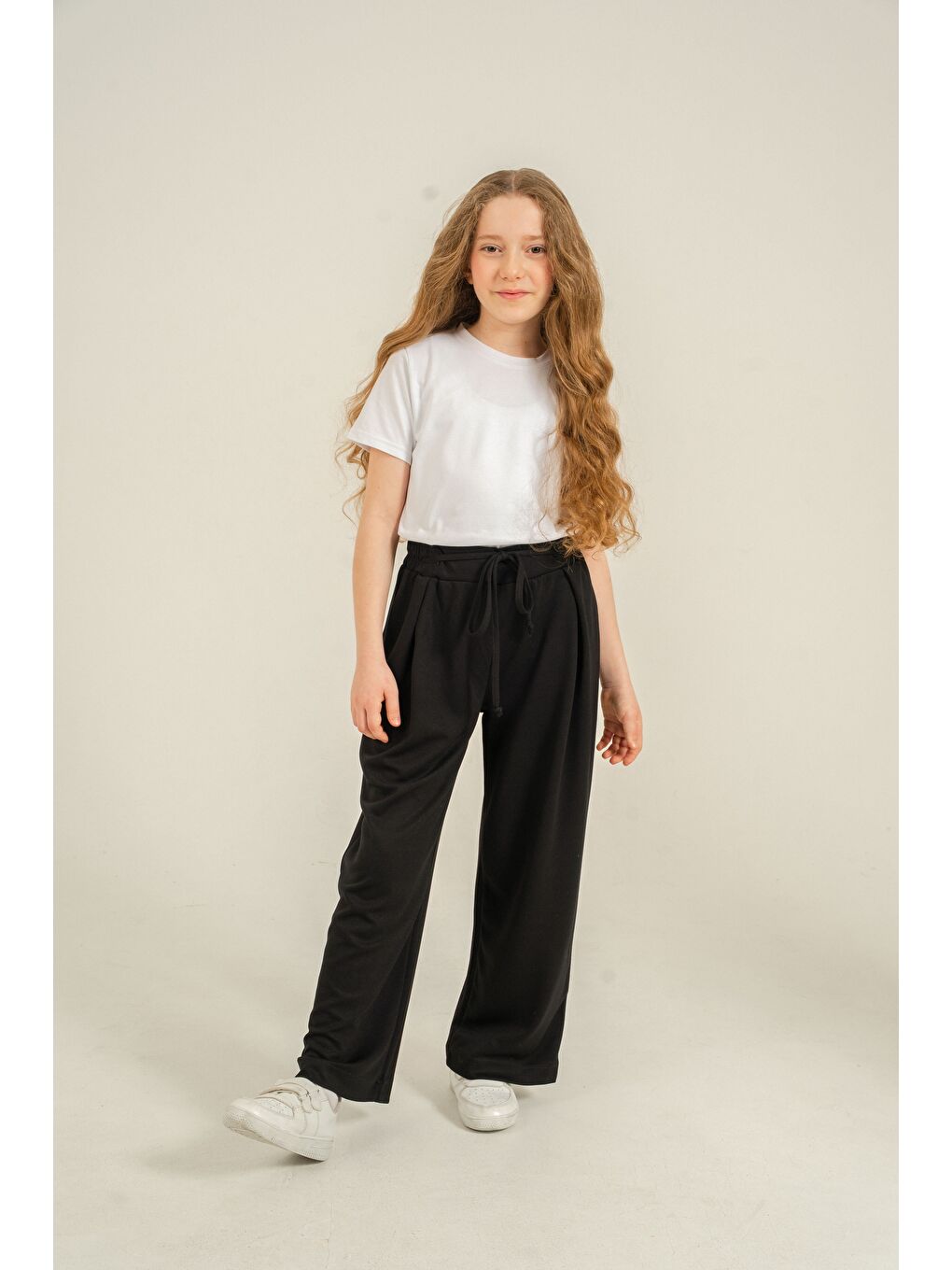 Siyah Ön Pileli Yumuşak Dokulu - Comfort Kumaş Kız Çocuk Eşofman Altı