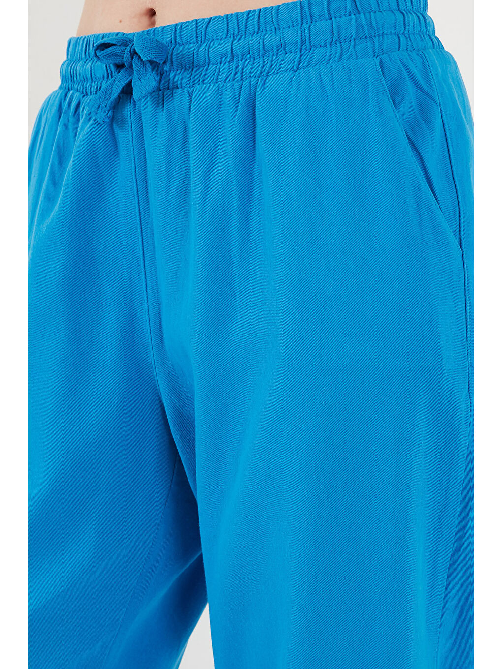 Mavi Pamuklu Normal Bel Regular Fit Düz Paça Kadın Pantolon 668YP42282S4-4