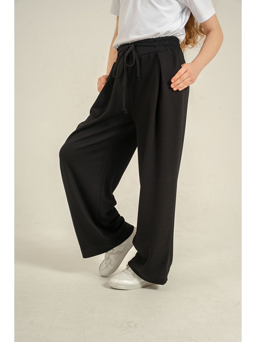 Siyah Ön Pileli Yumuşak Dokulu - Comfort Kumaş Kız Çocuk Eşofman Altı-1