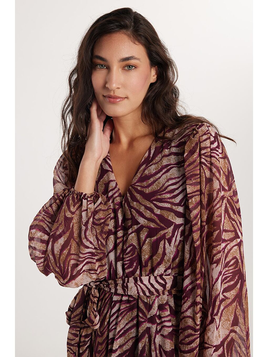 Karışık Kadın Standart Fit Uzun Kollu Lastikli V Yaka Kloş Elbise-1