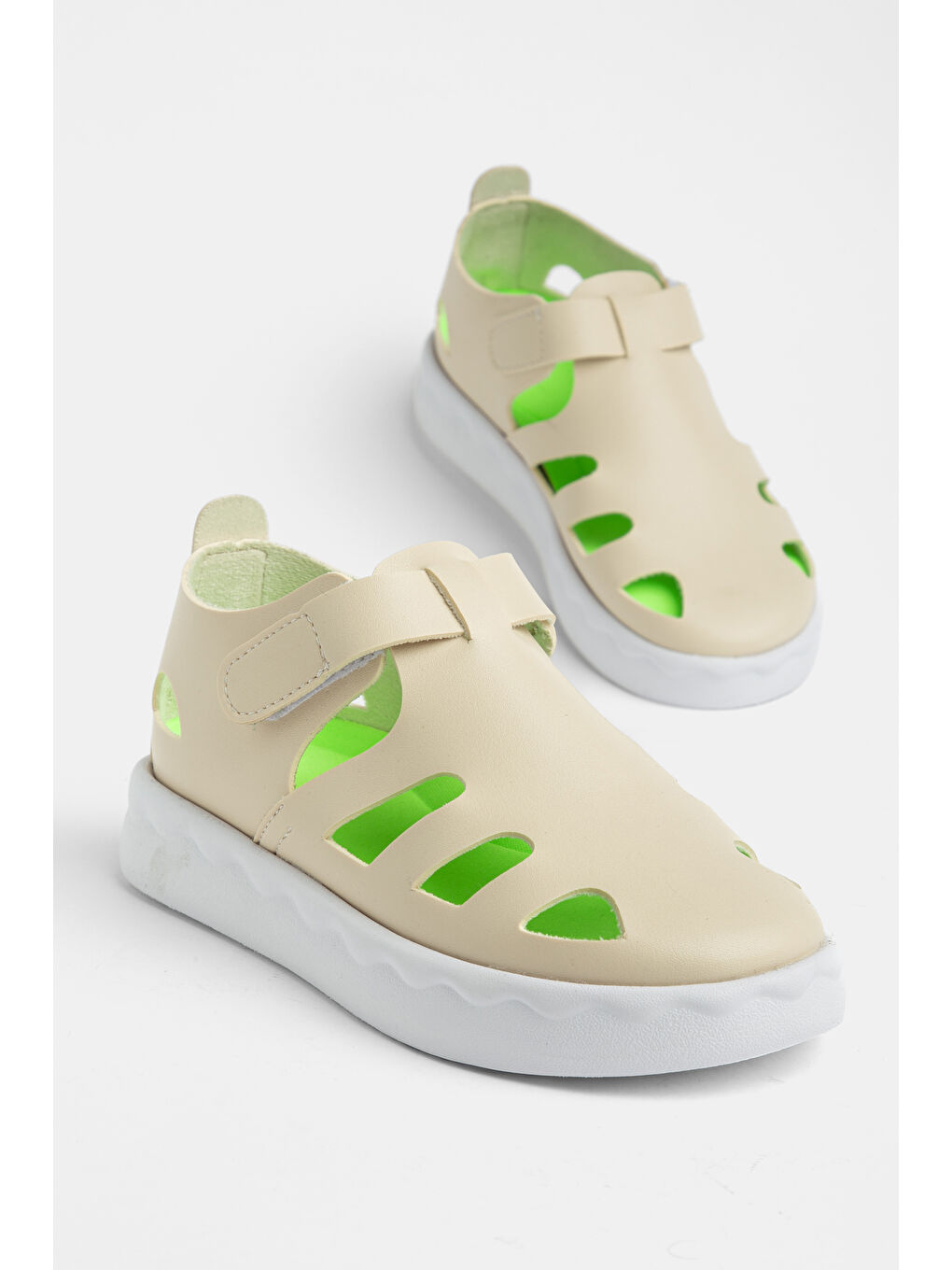 Çocuk Unisex Bej Hafif Tabanlı Rahat Cırtlı Sandalet-1