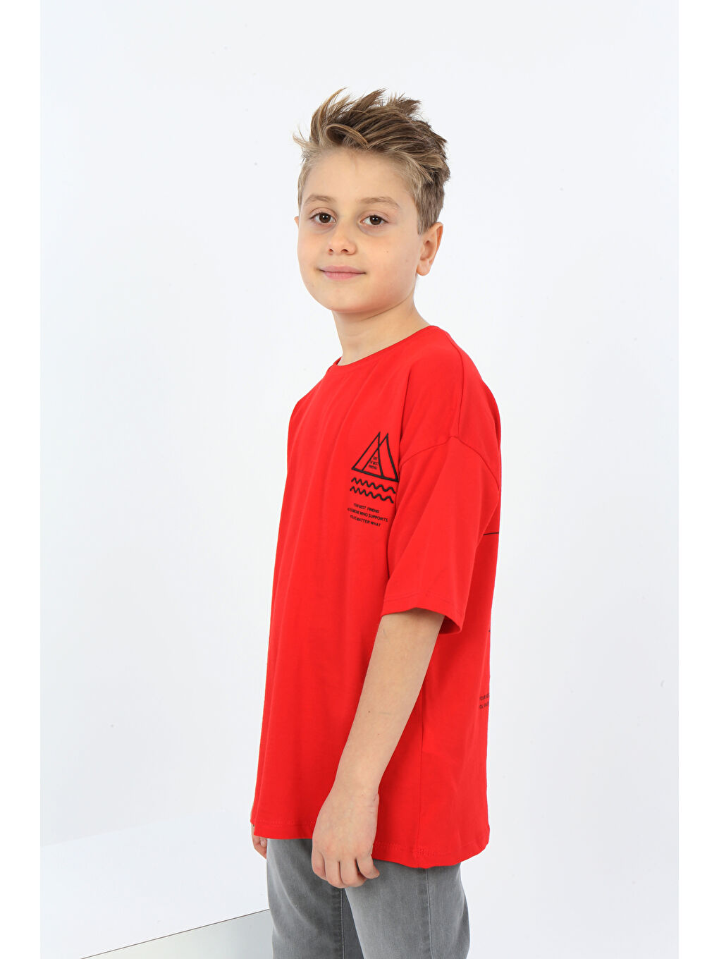 Kırmızı Erkek Çocuk Göğsü Üçgen Nakışlı Tişört-2