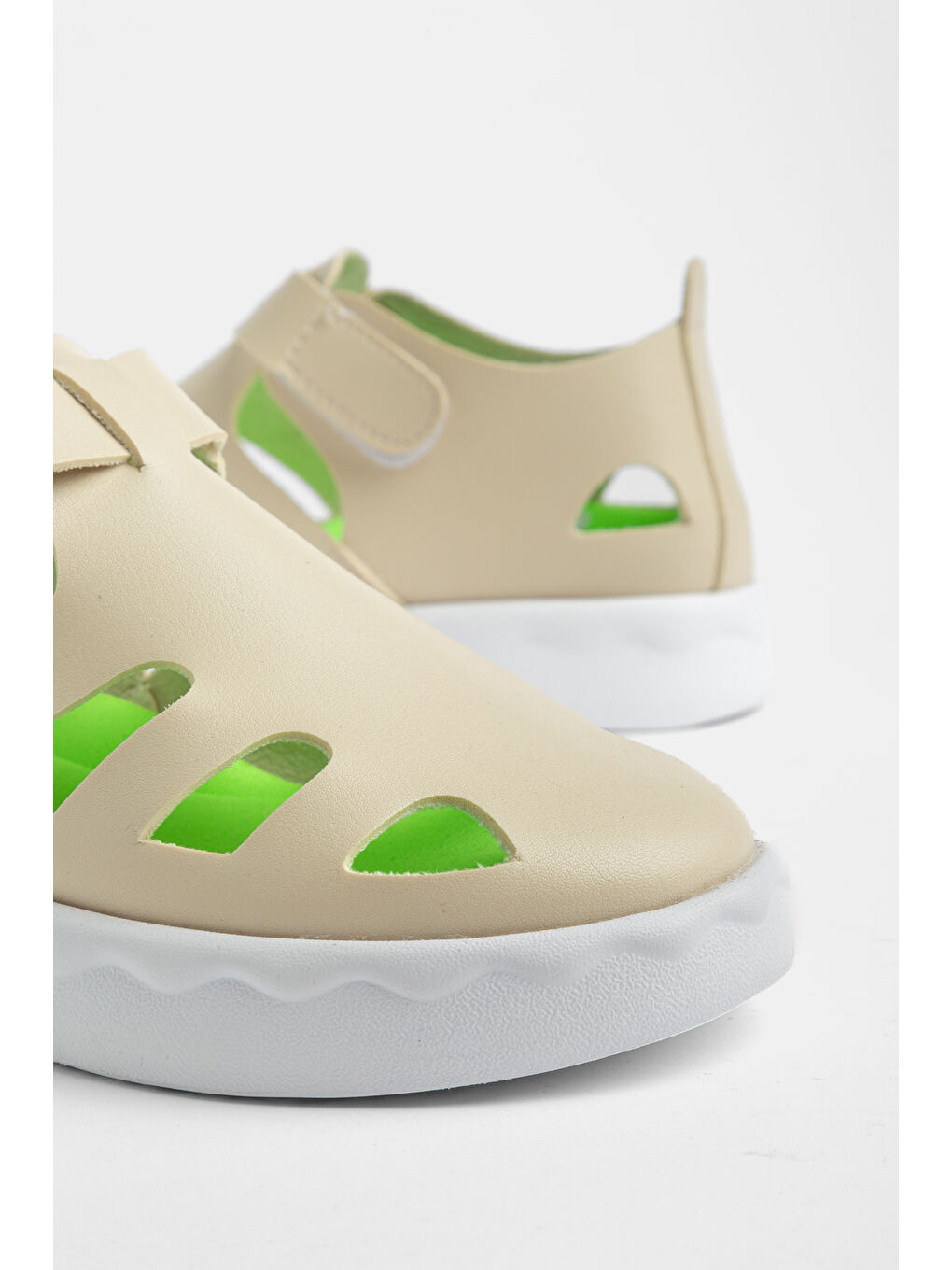 Çocuk Unisex Bej Hafif Tabanlı Rahat Cırtlı Sandalet-3