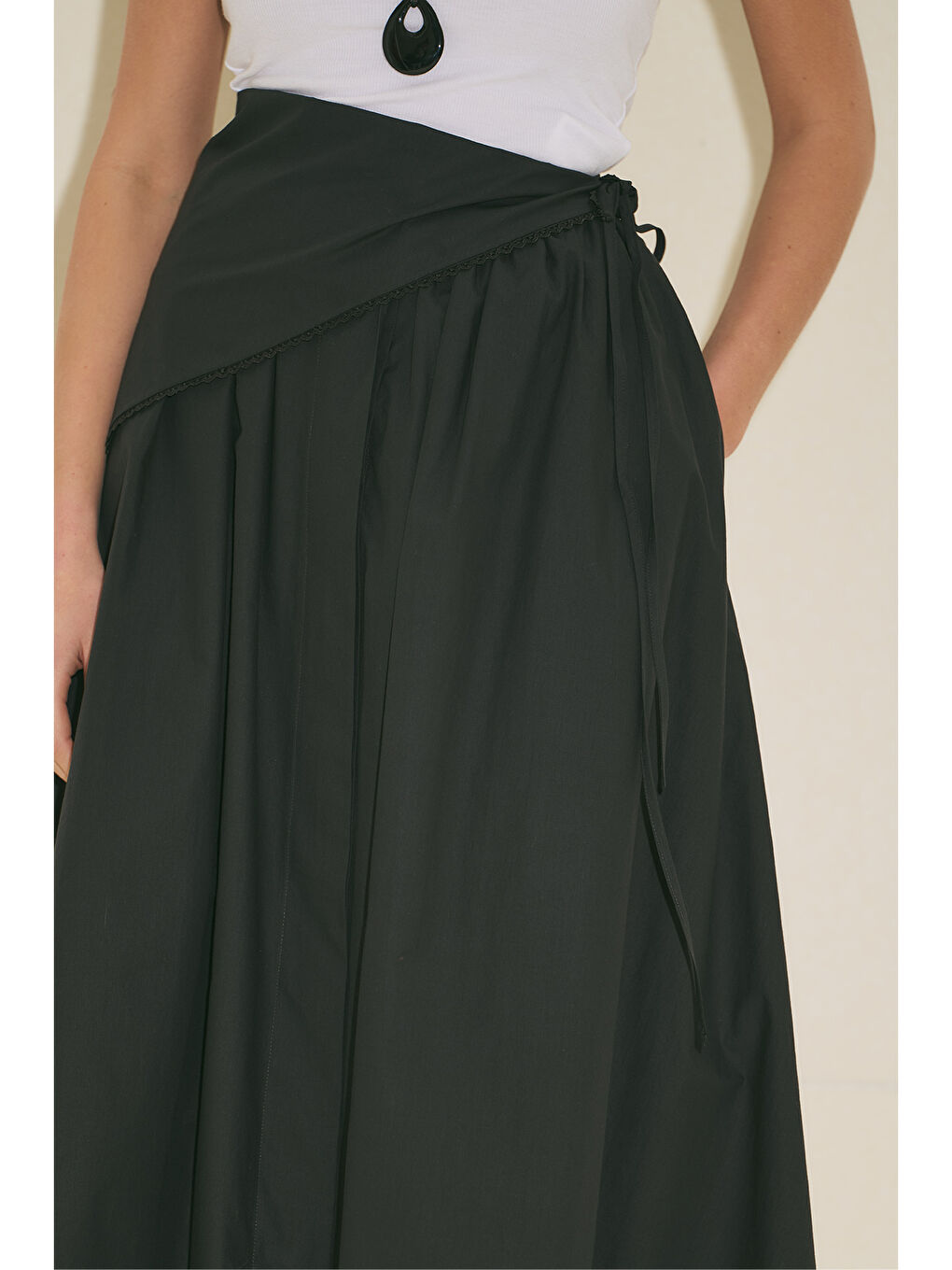 Önü Düğmeli Poplin Etek Siyah-1