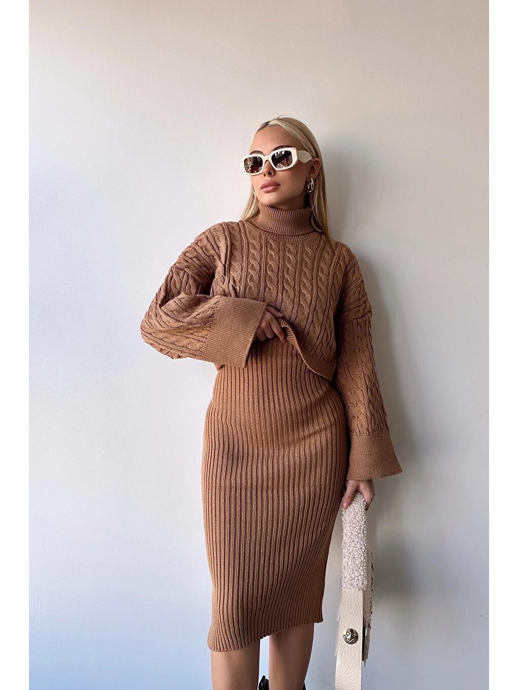 Kahverengi Boğazlu Crop Kazak Triko Elbise Takım