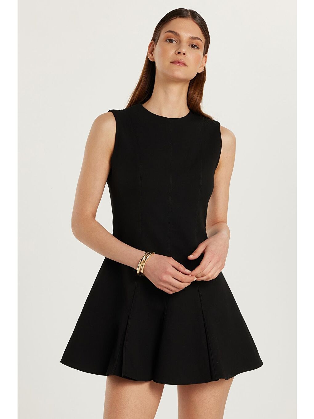 Kadın Slim Fit Sıfır Kol Bisiklet Yaka Siyah Mini Elbise