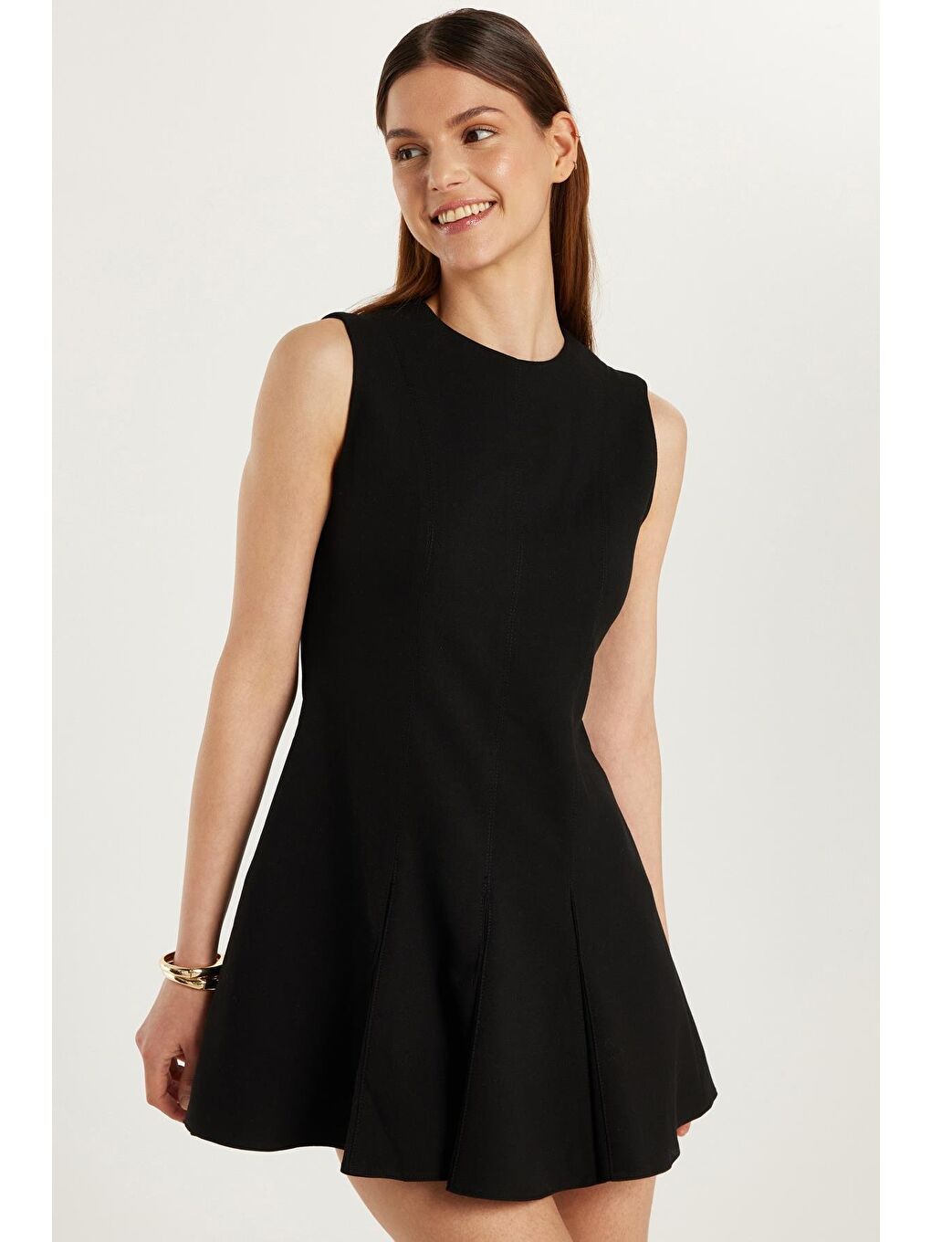 Kadın Slim Fit Sıfır Kol Bisiklet Yaka Siyah Mini Elbise-1