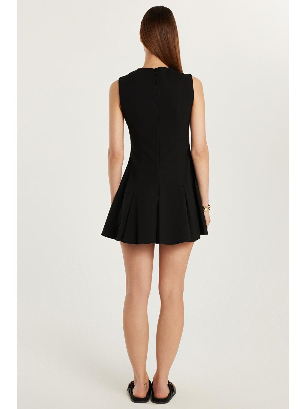 Kadın Slim Fit Sıfır Kol Bisiklet Yaka Siyah Mini Elbise-4