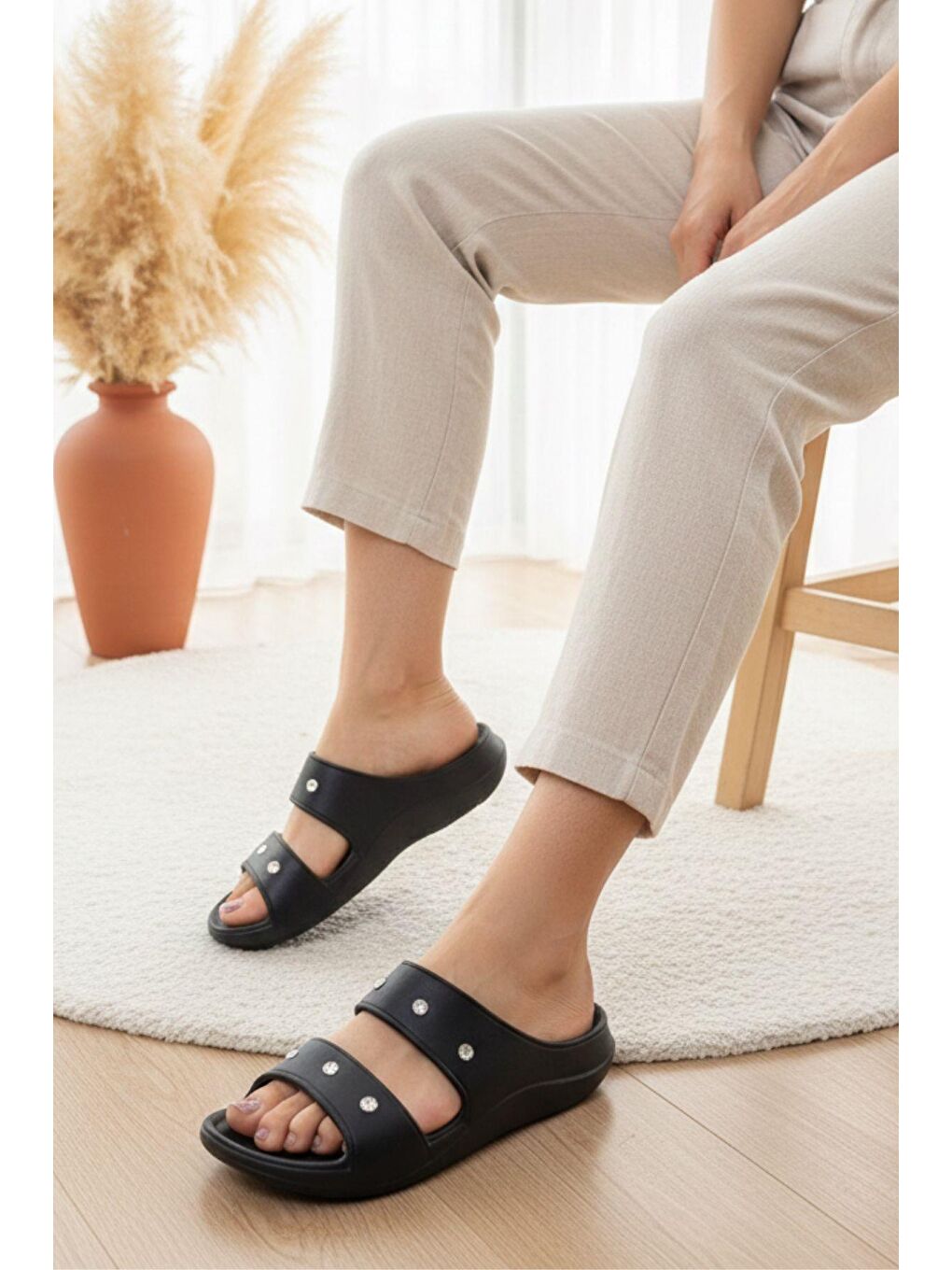 Siyah Lovi Z031 Işıltılı Taş Detaylı Çift Bantlı Kadın Konfor Terlik