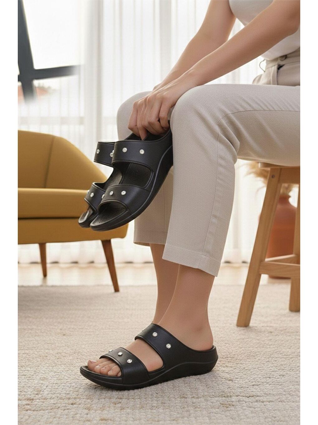 Siyah Lovi Z031 Işıltılı Taş Detaylı Çift Bantlı Kadın Konfor Terlik-1