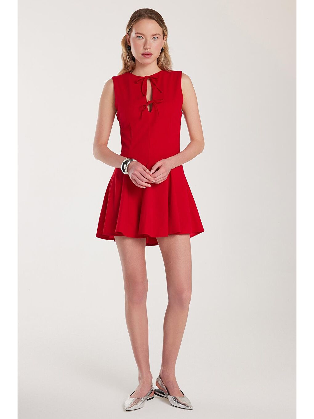 Kadın Regular Fit Klasik Kesim Boyun Bağlama Detaylı Mini Kırmızı Elbise