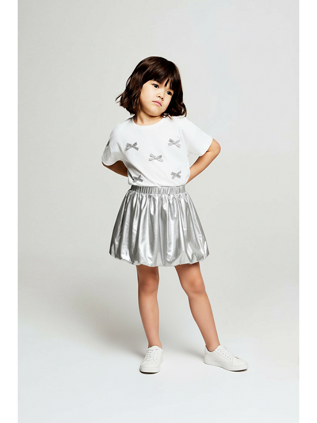 Kız Çocuk Pamuklu Beyaz Gümüş Fiyonk Detaylı Tişört Etek Takım