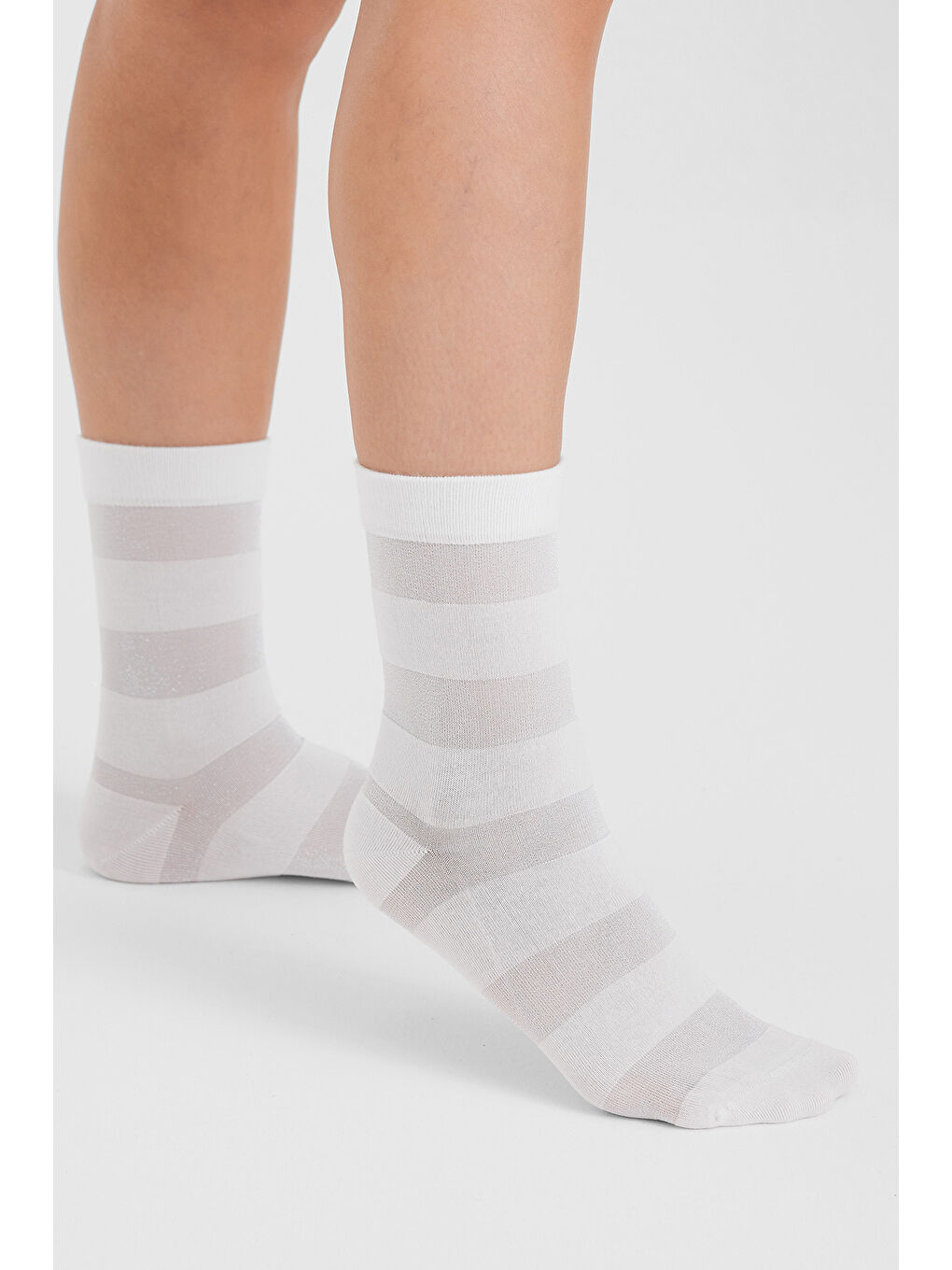 Sim ve Modal Karışımlı Çizgili Dikişsiz Beyaz Simli Kadın Soket Çorap-1