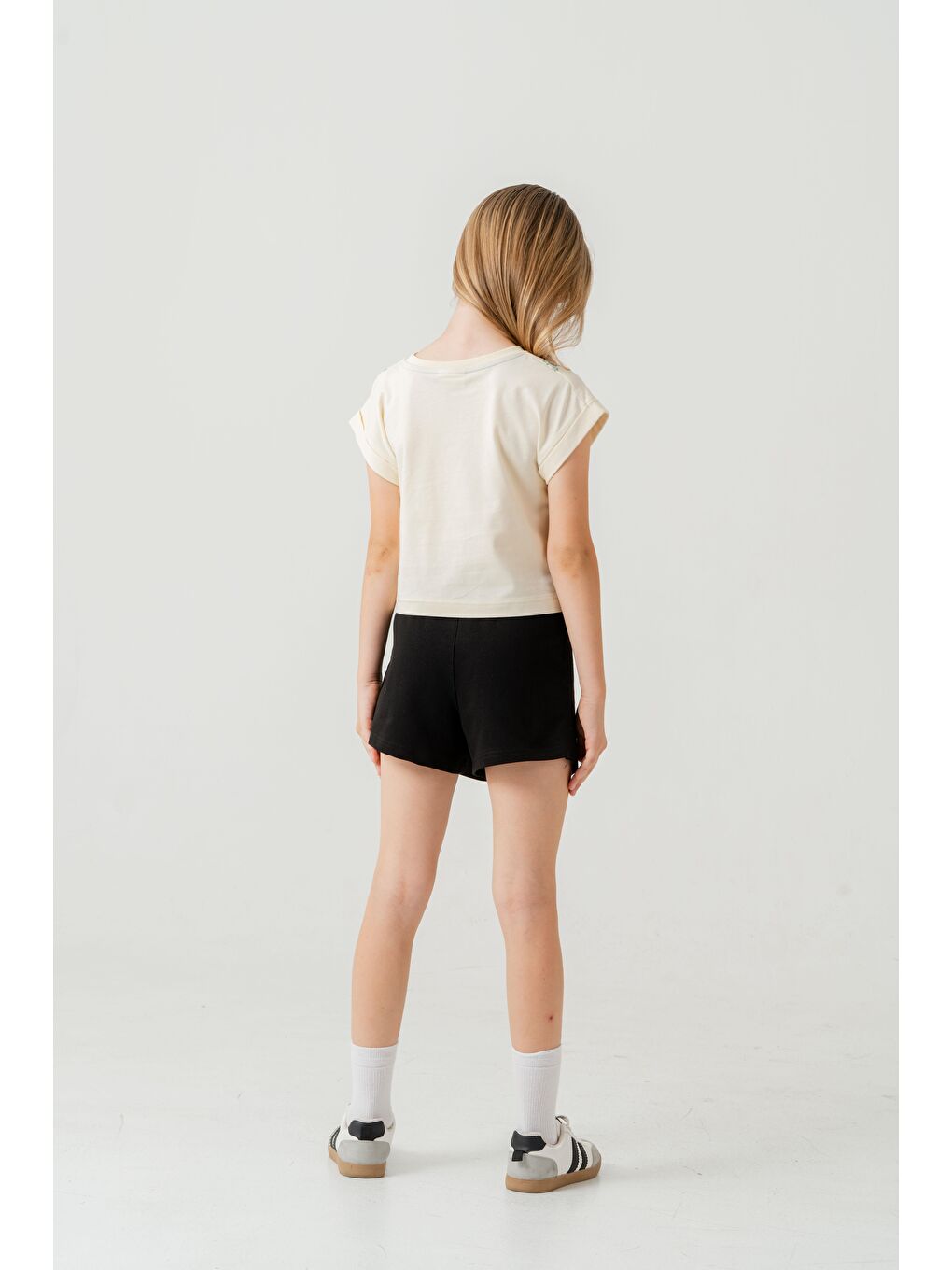Siyah Baskılı Alt Pileli Nakışlı Kız Çocuk Şort - Tişört Takımı-6