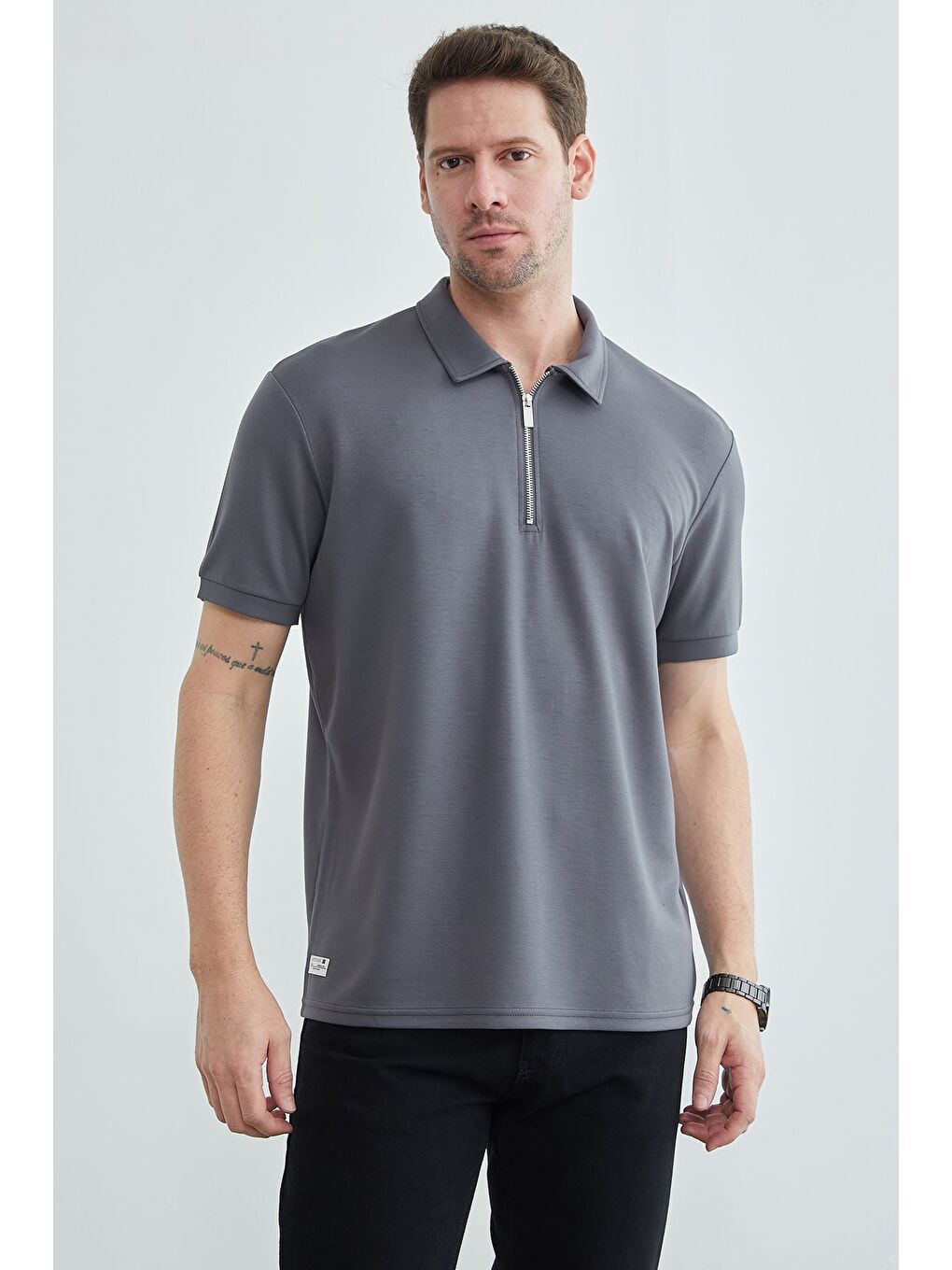 Gri Yarım Fermuarlı Polo Yaka Tişört-1
